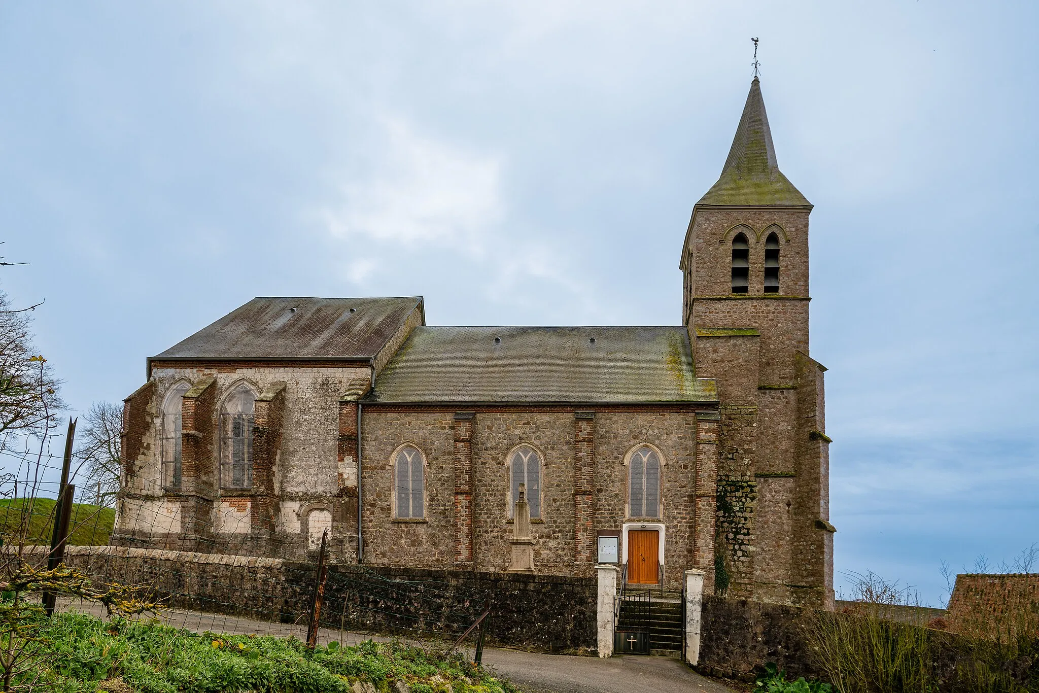 Photo showing: North face of the Church of Saint-Martin d'Hubersent