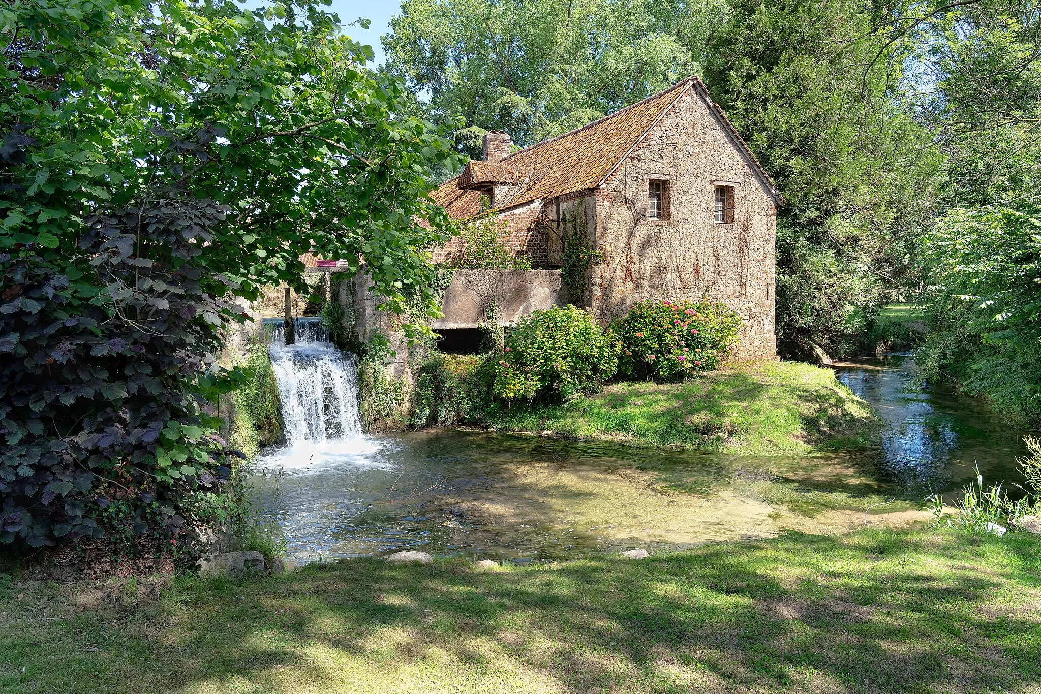 Photo showing: Ancien moulin à Tubersent sur le Witrepin. C'est une propriété privée.