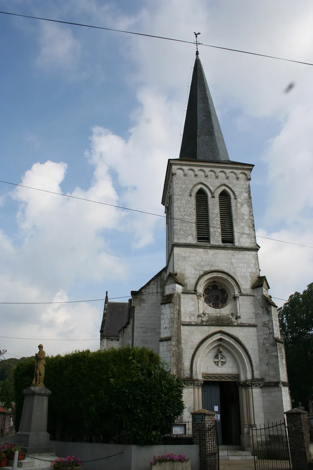 Photo showing: Beussent l'église