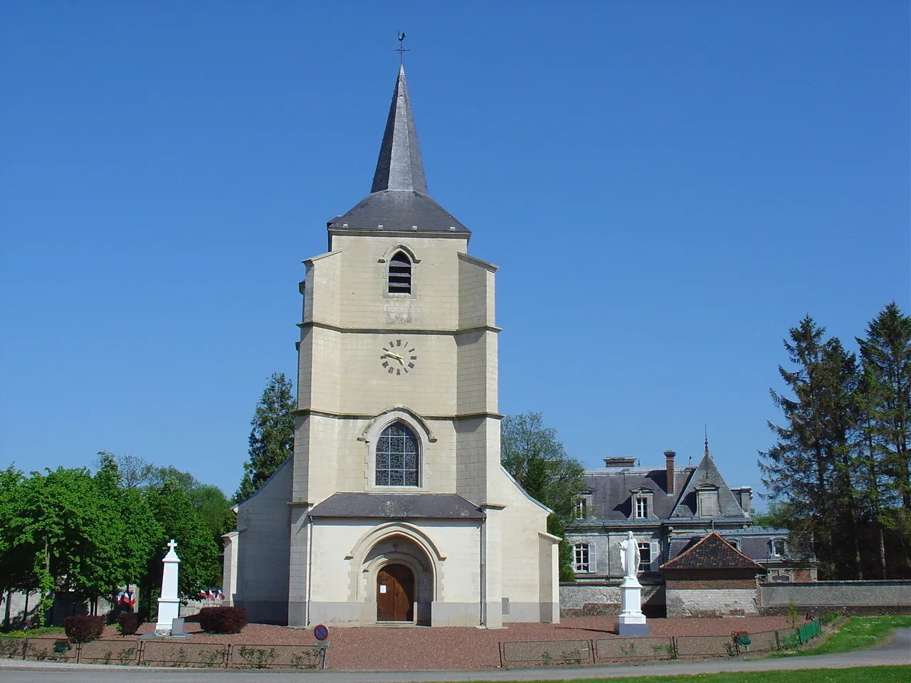 Photo showing: Église de Hautecloque