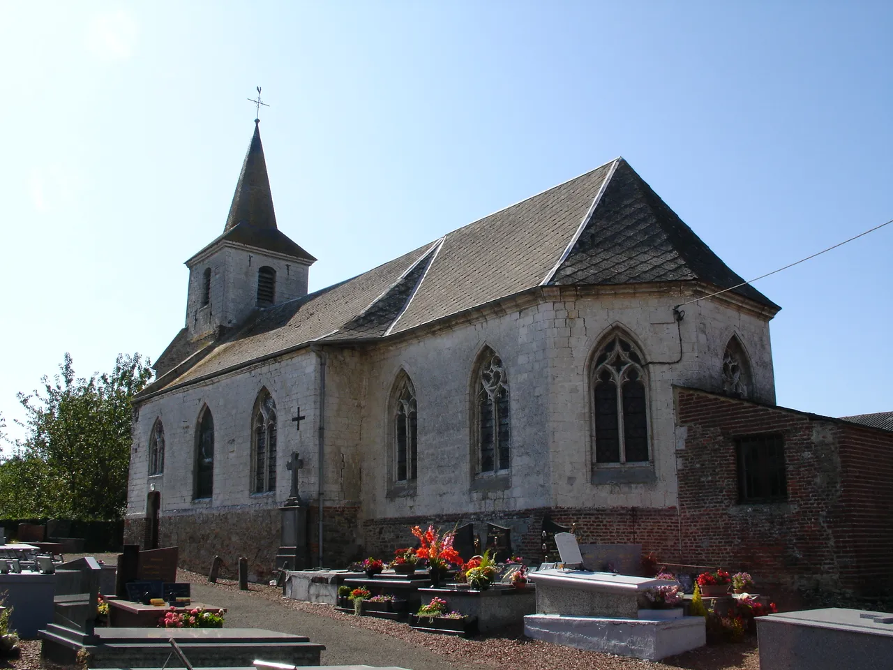Photo showing: Église de Mencas