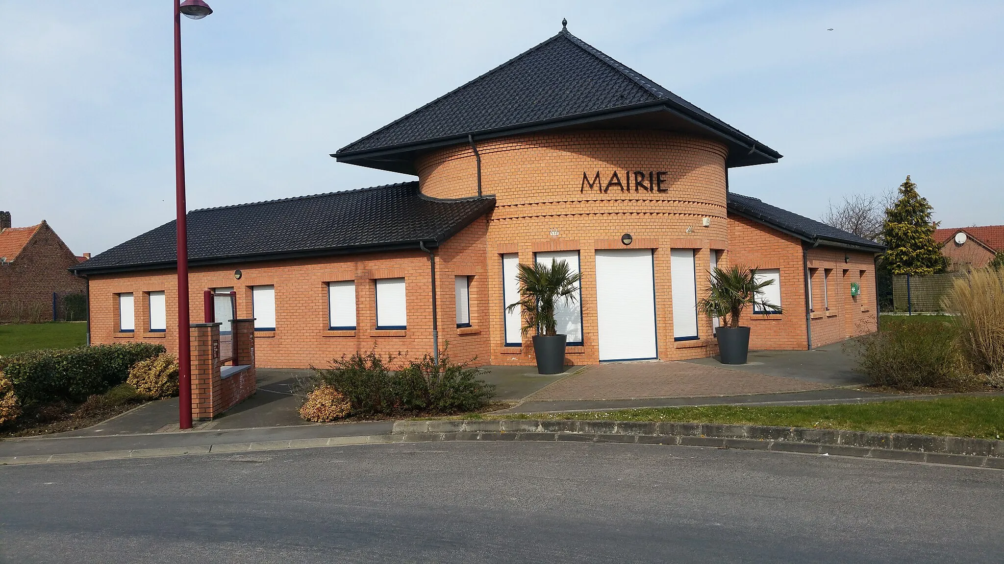 Photo showing: Vue de la mairie de Quiéry-la-Motte.