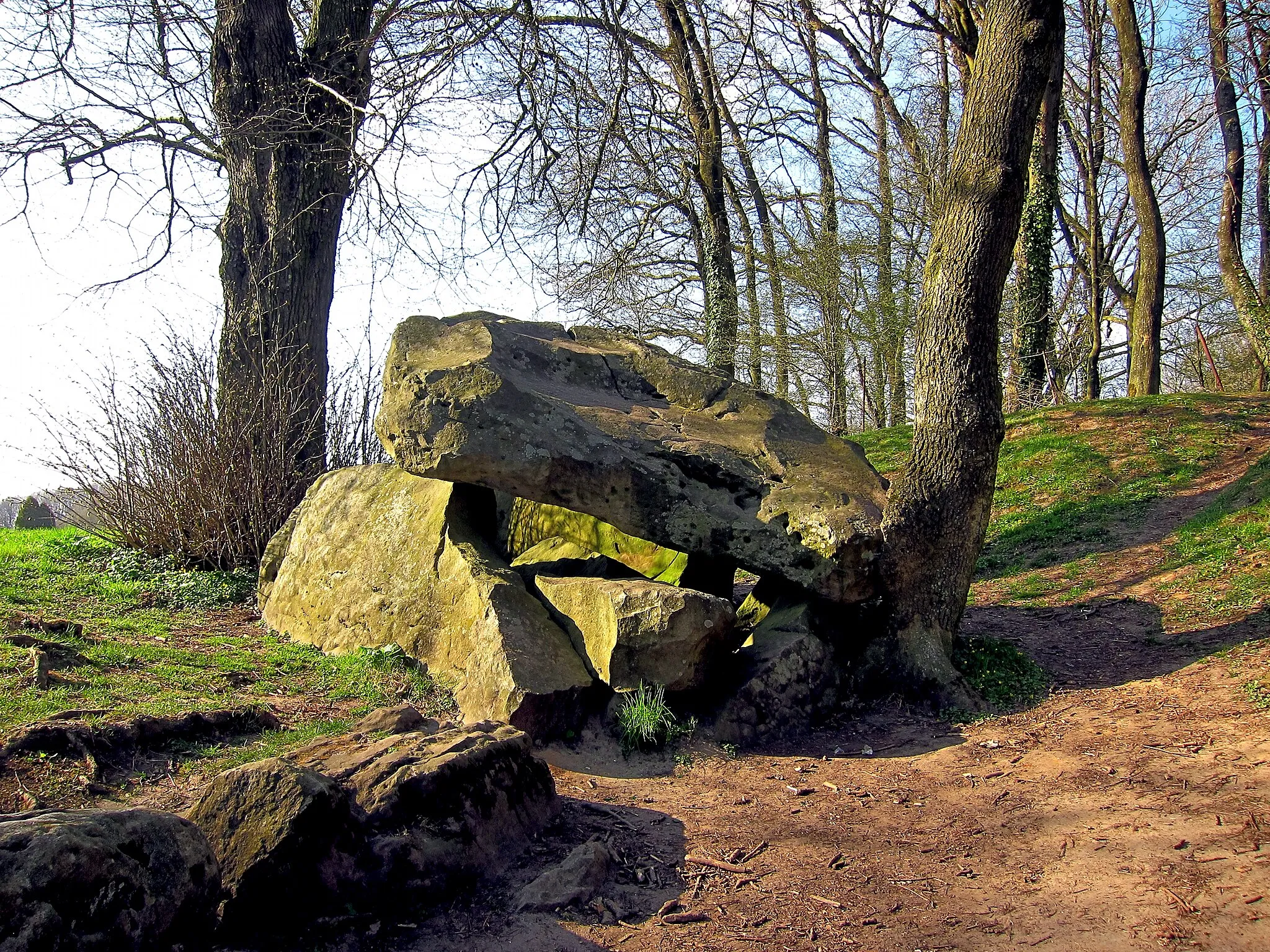 Photo showing: Le dolmen de Fresnicourt-le-Dolmen.