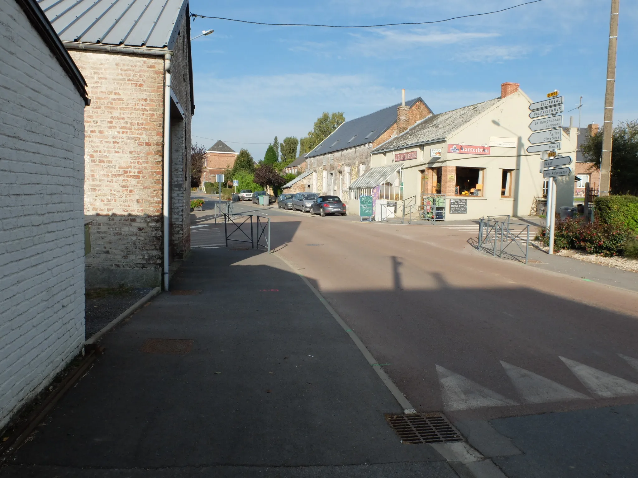 Photo showing: Vue de la rue Berlandois dans le hameau d'Herbignies qui fait partie de la commune de Villereau, dans le département du Nord.