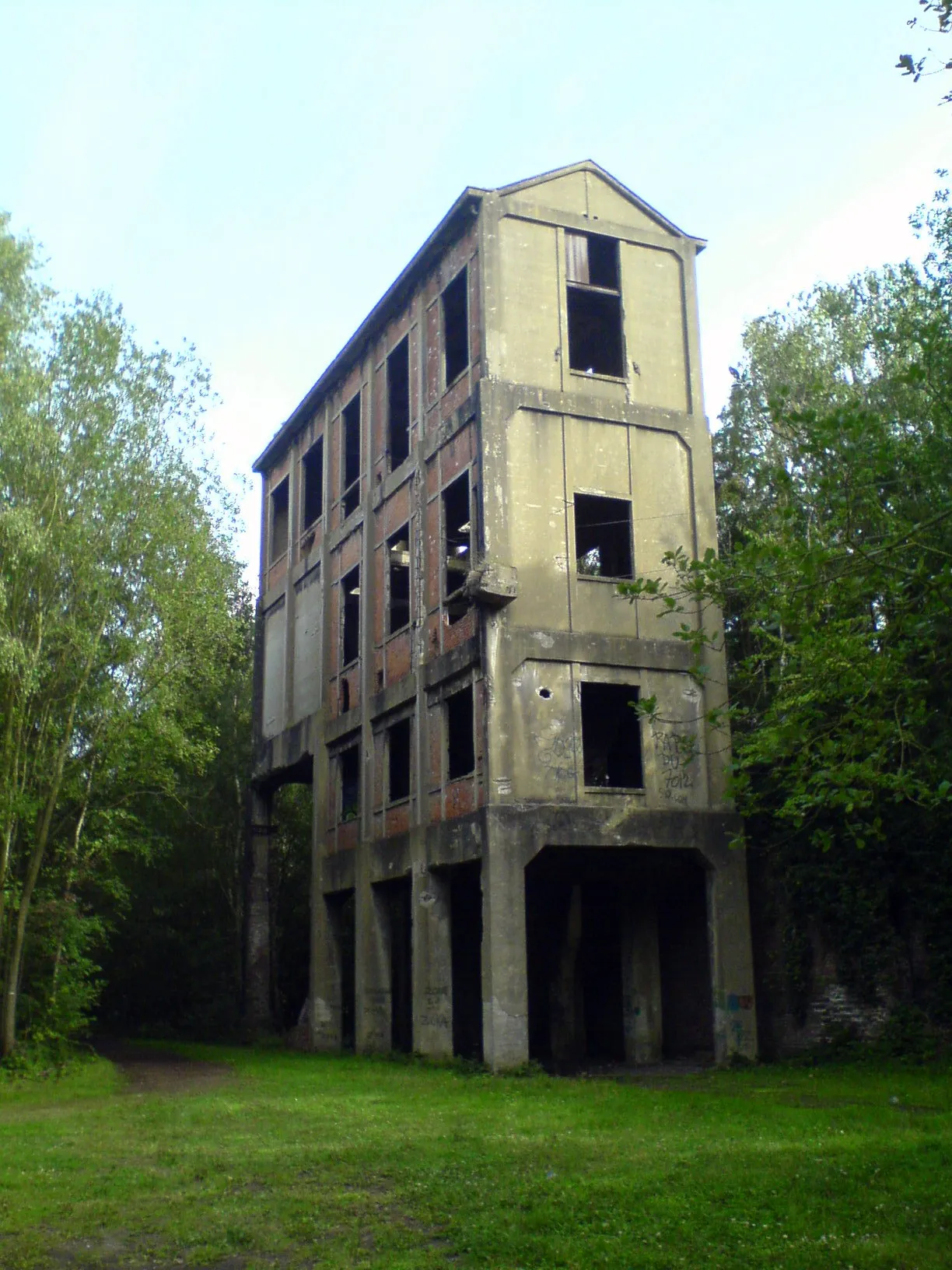Photo showing: Parts of the mines situated in Flénu. This building can be found at: 50.437063, 3.905205