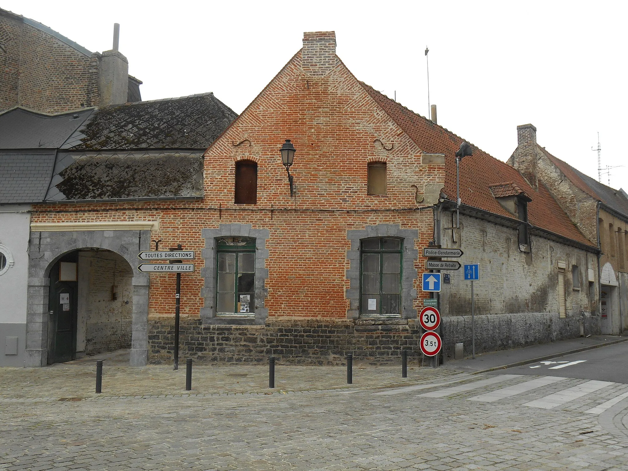 Photo showing: Condé-sur-l'Escaut (France - Nord department) — Relay station