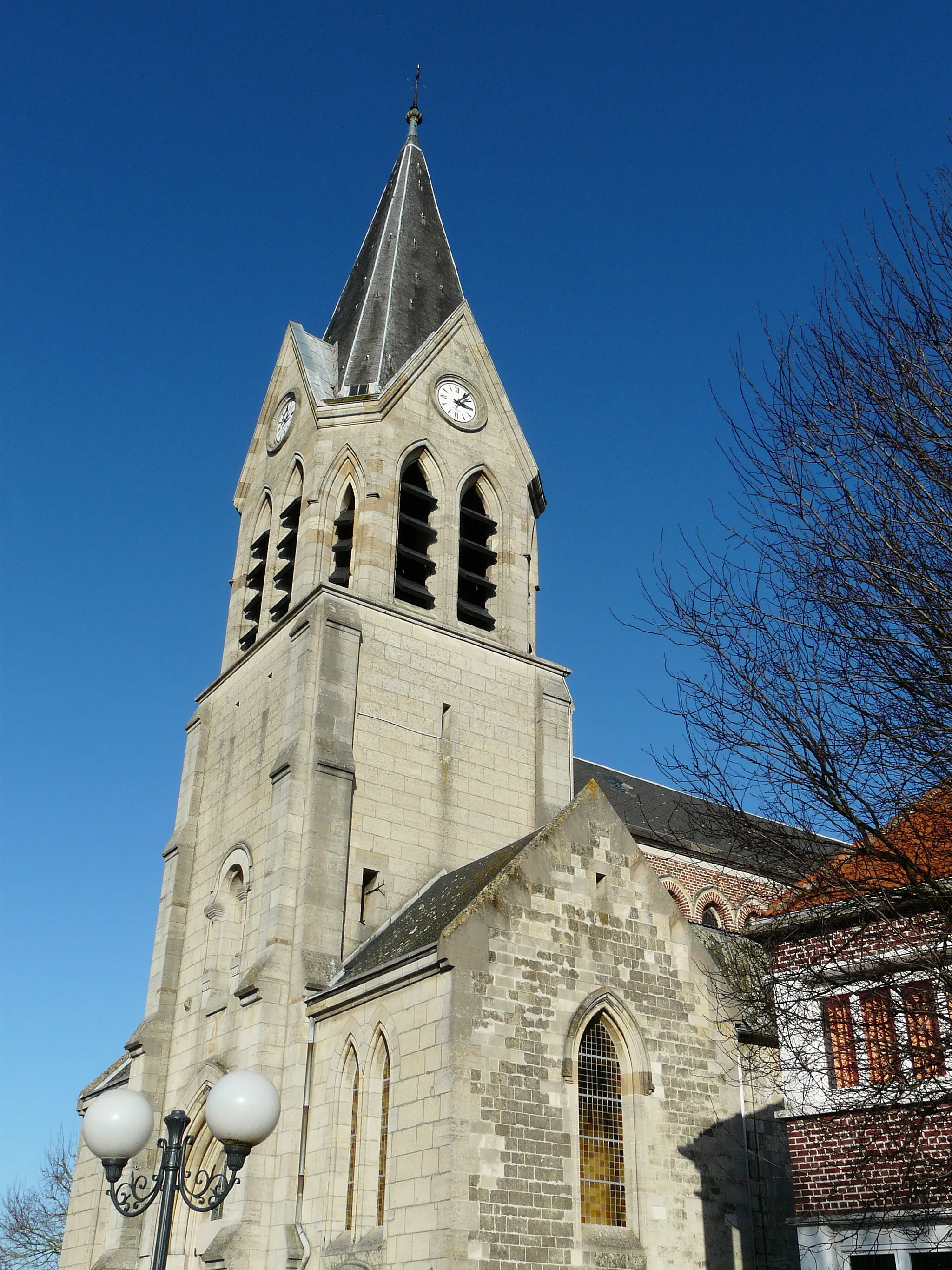 Photo showing: L'église d'Avesnes-les-Aubert