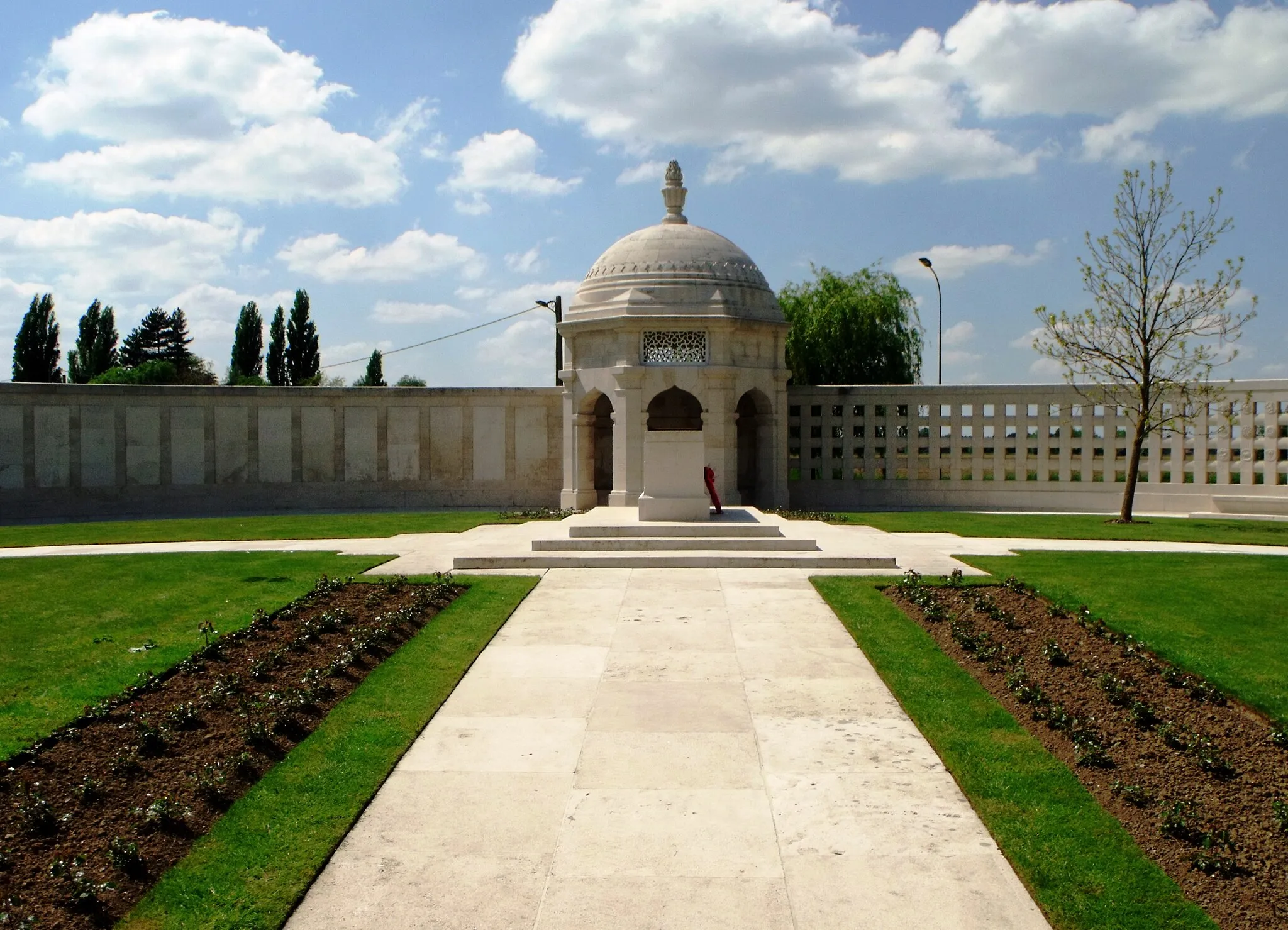 Photo showing: Indian war cemetery near La Bassee