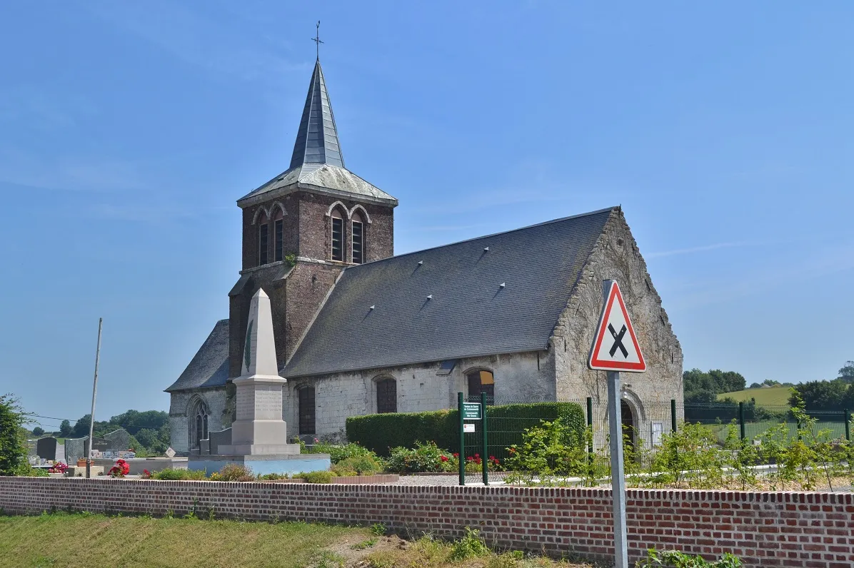Photo showing: église de style Flamboyant en partie du 12 Em Siècle le chœur du 15 Em siècle une nef de 1779 une tour de 1879 et une cloche classée de 1506 appelée Marie