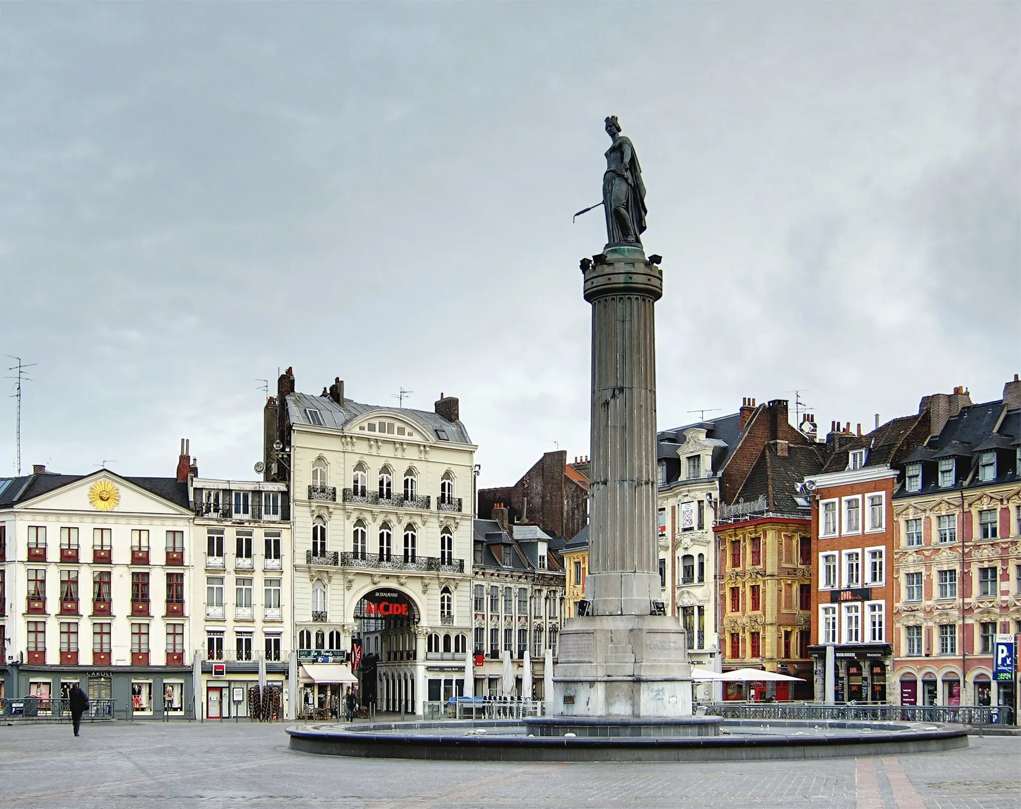 Photo showing: The Column of the Goddess, Place du Général de Gaulle in Lille, France.