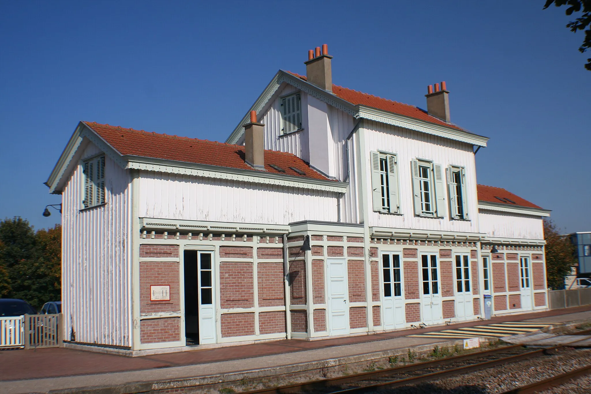 Photo showing: This building is inscrit au titre des monuments historiques de la France. It is indexed in the base Mérimée, a database of architectural heritage maintained by the French Ministry of Culture, under the reference PA00135534 .