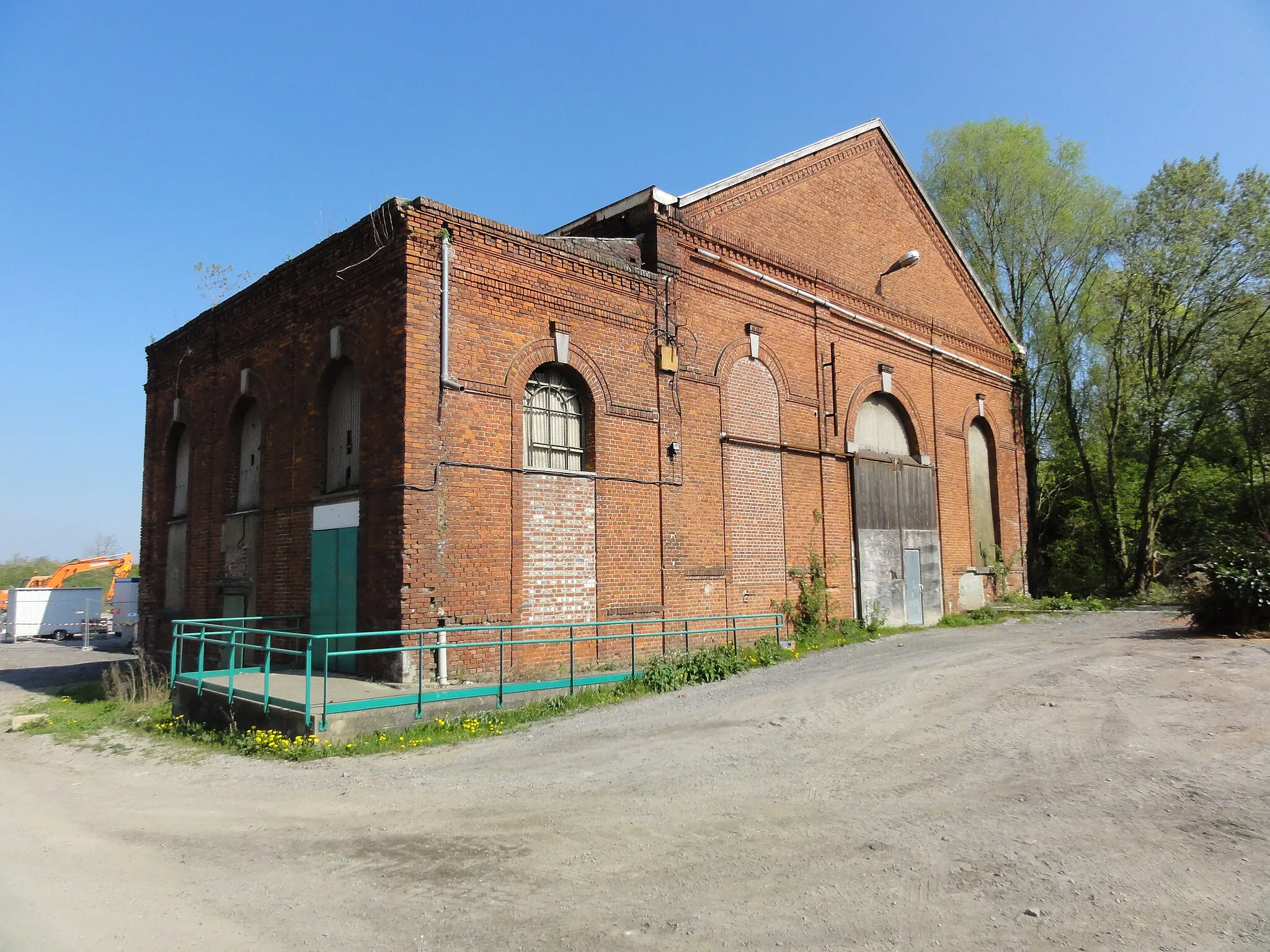 Photo showing: La Fosse Boca ou n° 9 de la Compagnie des mines de Douchy était un charbonnage constitué d'un seul puits situé à Douchy-les-Mines, Nord, Nord-Pas-de-Calais, France.