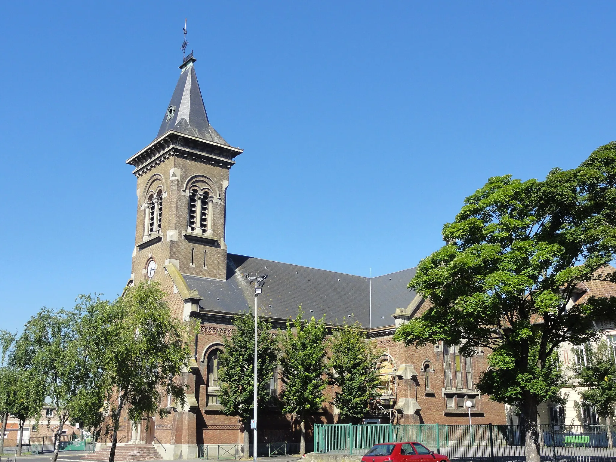 Photo showing: Église Saint-Amé des cités de la fosse n° 3 - 3 bis de la Compagnie des mines de Lens à Liévin, Pas-de-Calais, Nord-Pas-de-Calais, France.