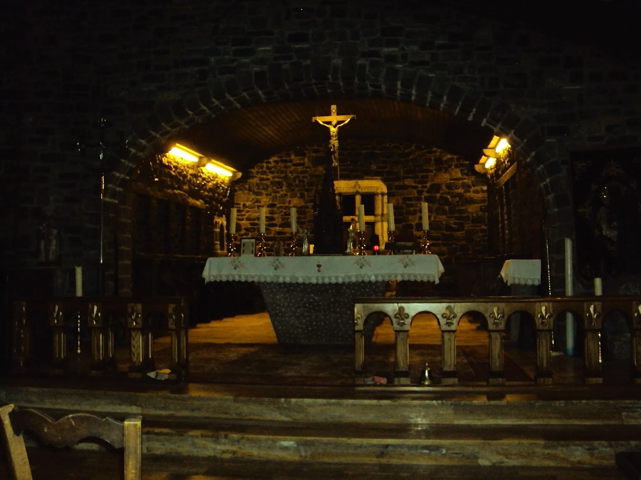 Photo showing: Chapelle du monastère de la Sainte-Croix de Riaumont (Chœur et abside)1.JPG