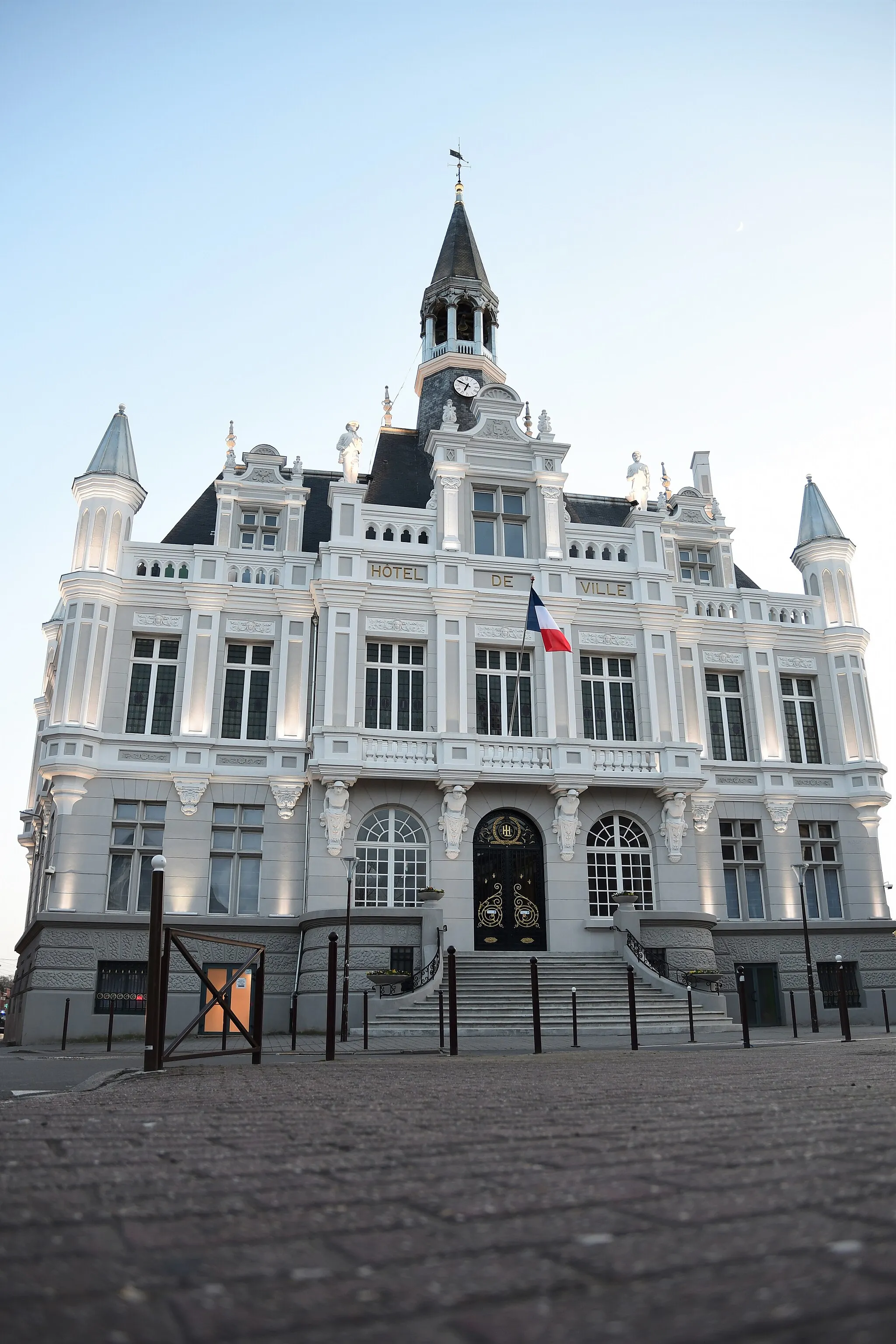 Photo showing: Mairie D'Hénin-Beaumont