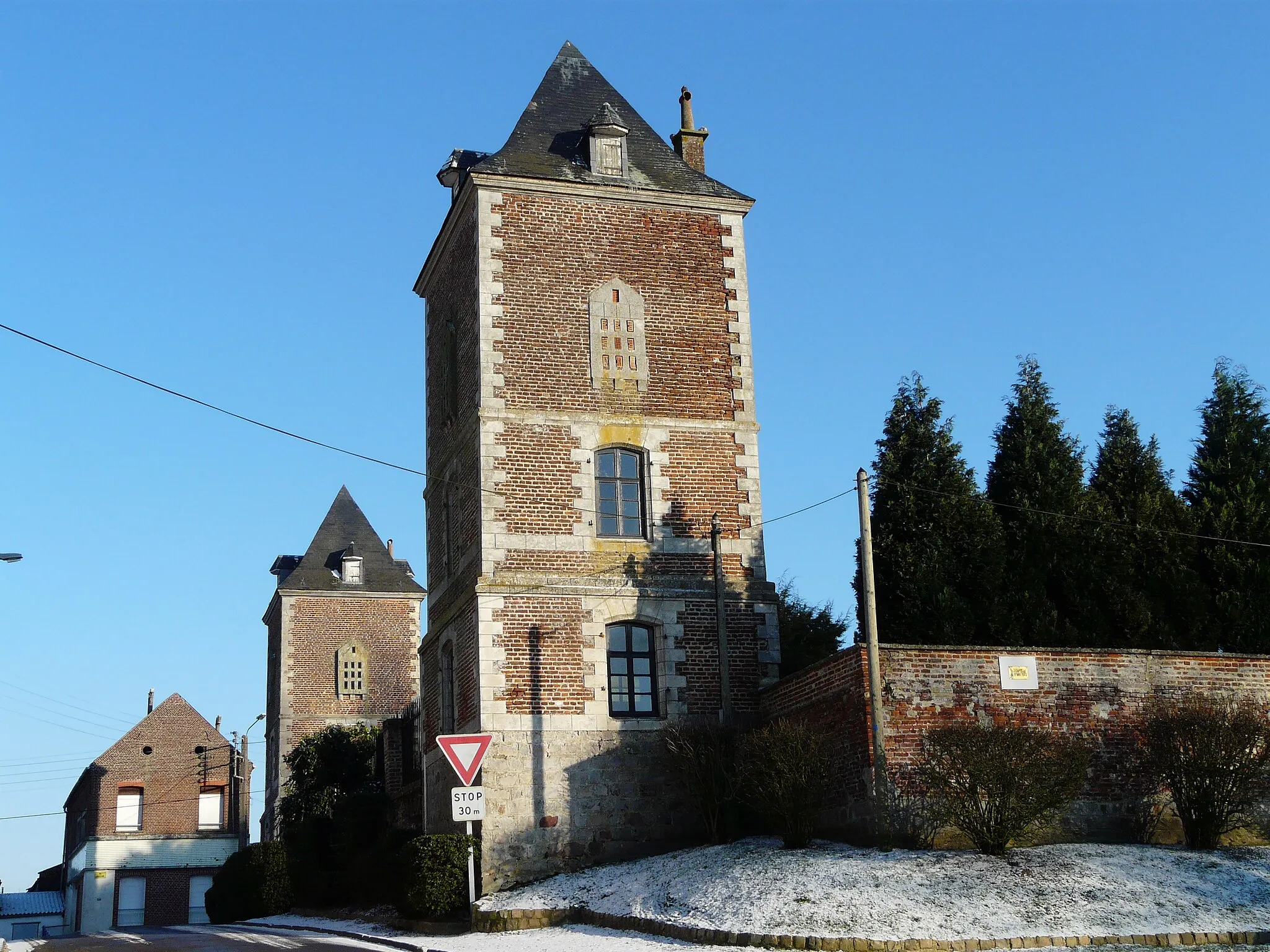 Photo showing: Tours de l'ancien château de Busigny