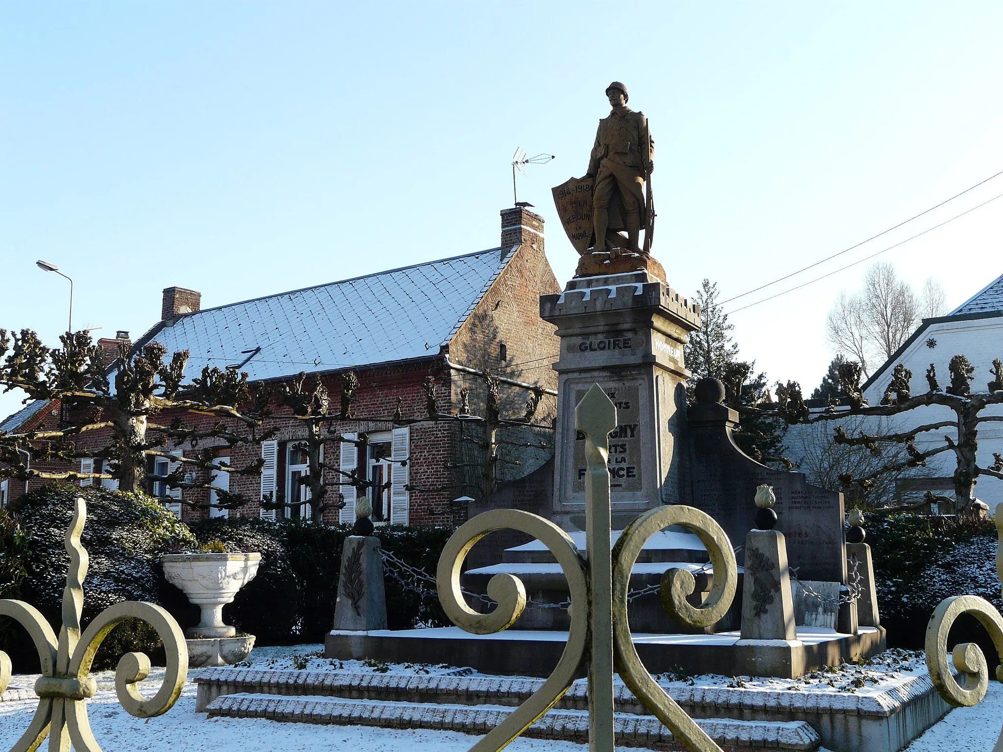 Photo showing: Le monuments aux morts de la Première Guerre mondiale