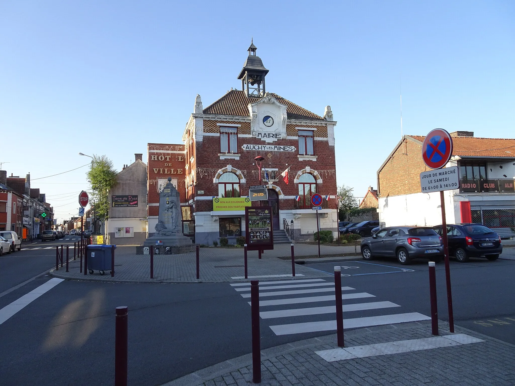 Photo showing: La mairie Auchy-les-Mines Pas-de-Calais en région Hauts-de-France.
