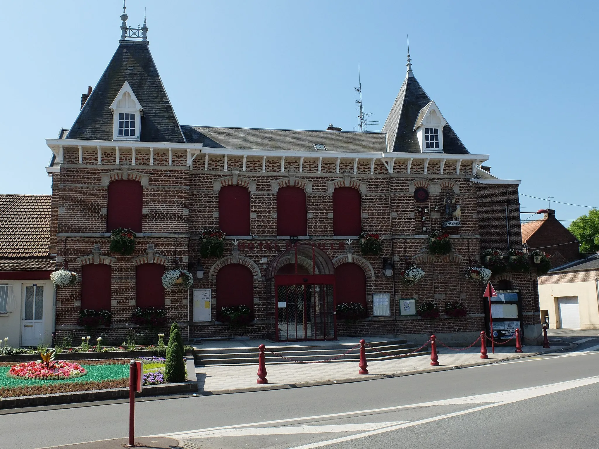 Photo showing: Vue de la mairie de Brebières.