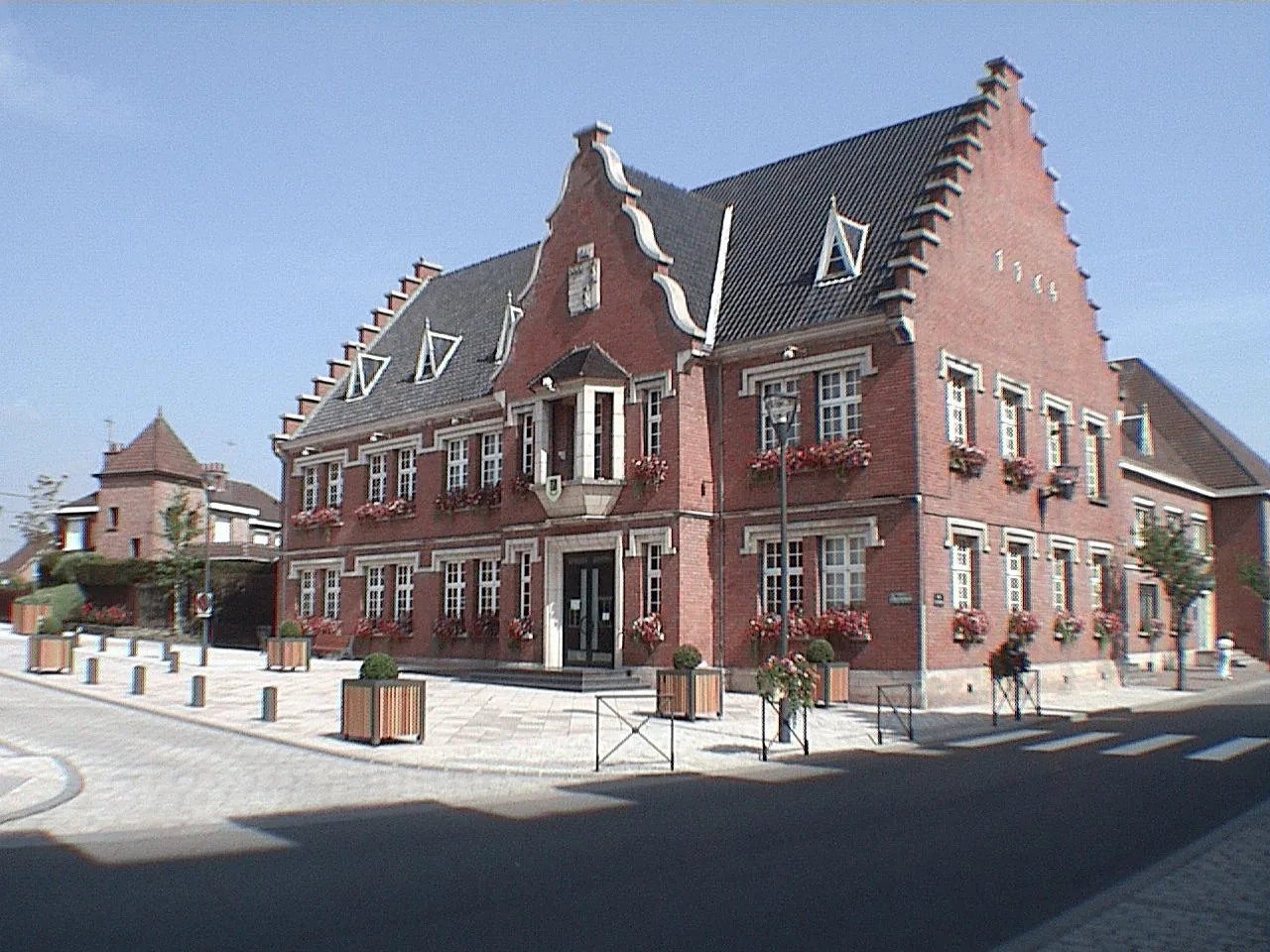 Photo showing: La mairie et la place Jean-Marie Ryckewaert, à Steenvoorde.