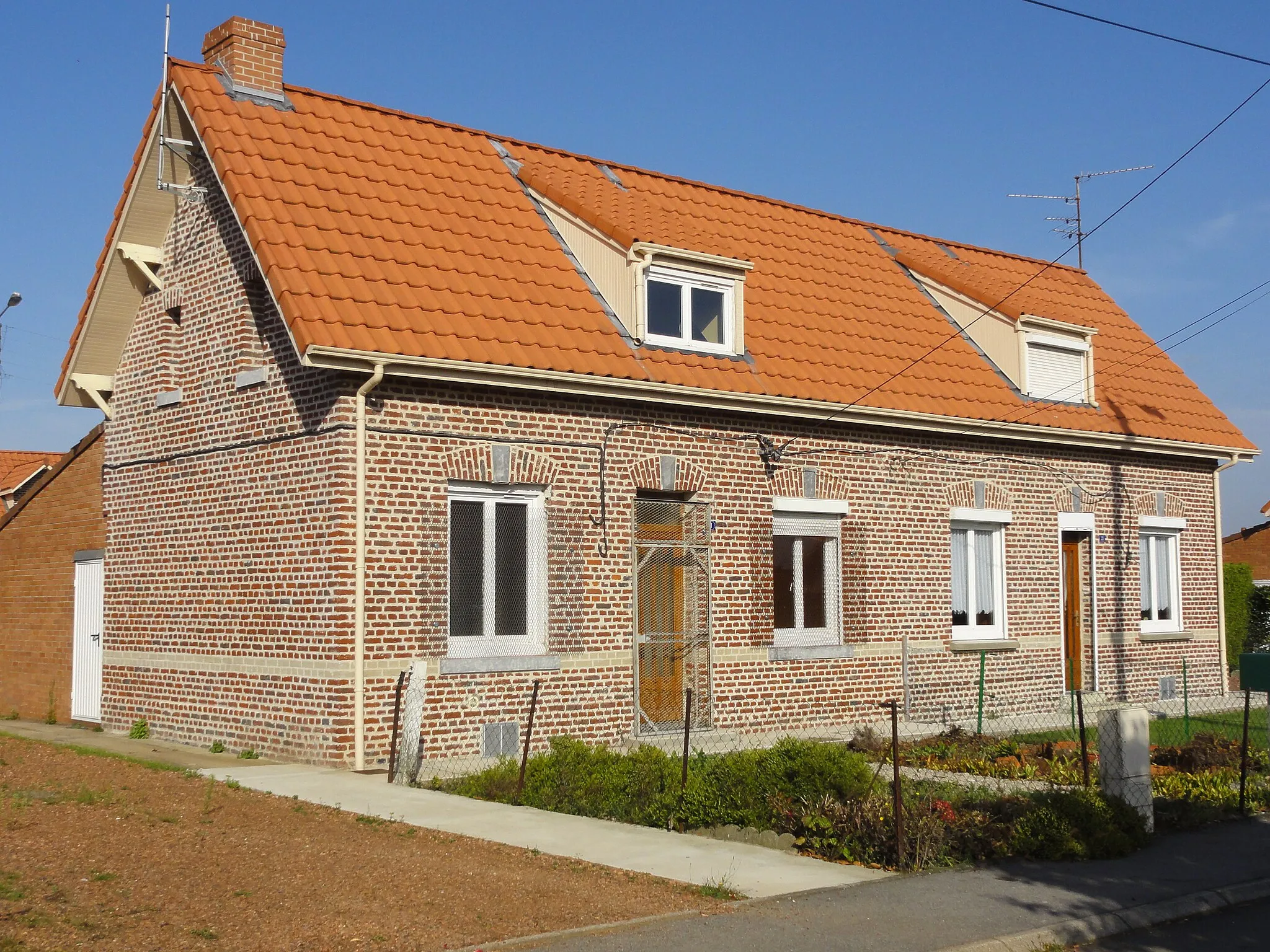 Photo showing: Cités de la Fosse n° 9 de la Compagnie des mines de Béthune, Annequin et Sailly-Labourse, Pas-de-Calais, Nord-Pas-de-Calais, France.