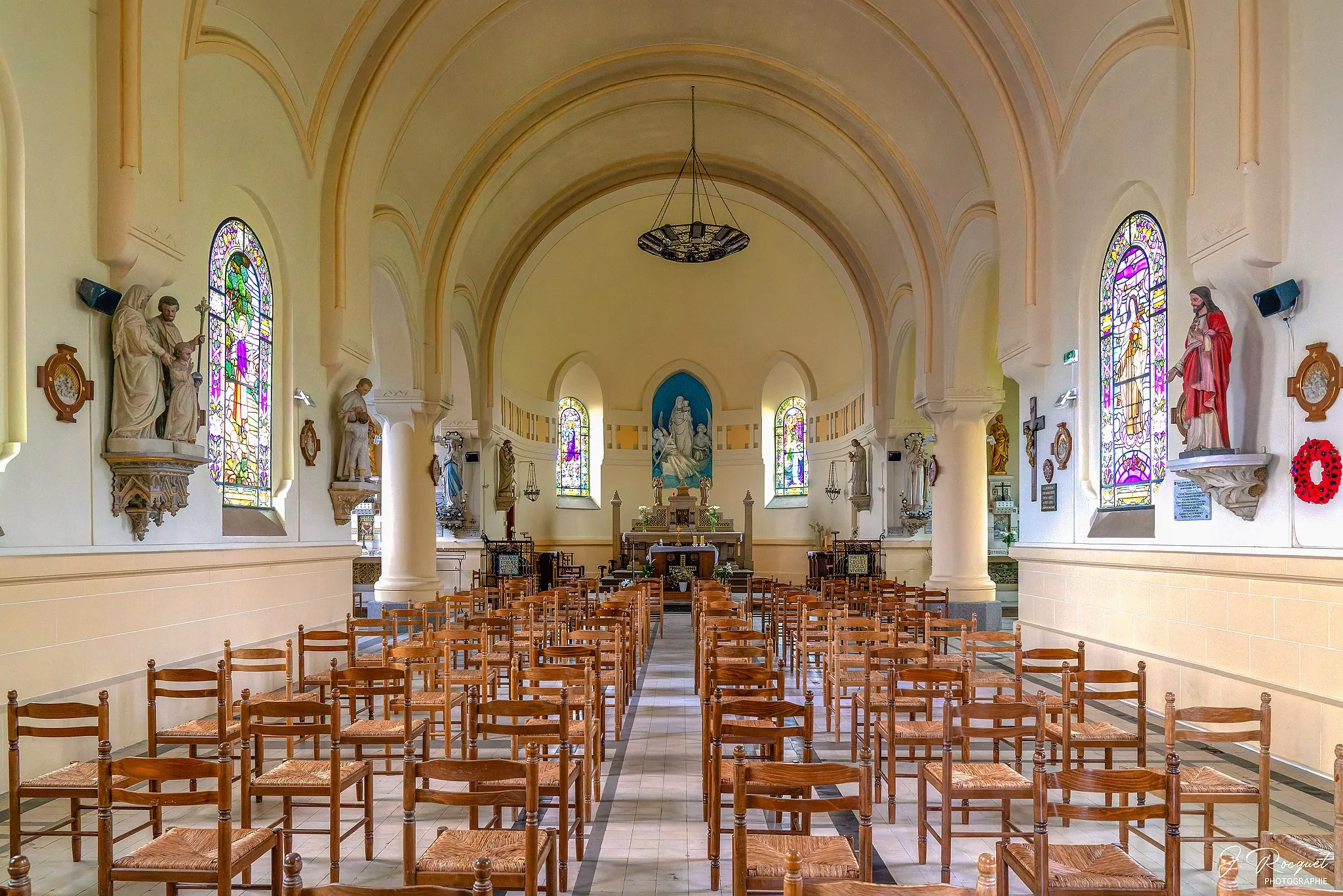 Photo showing: La nef et le chœur de l'église Notre-Dame-de-la-Mer à Camiers