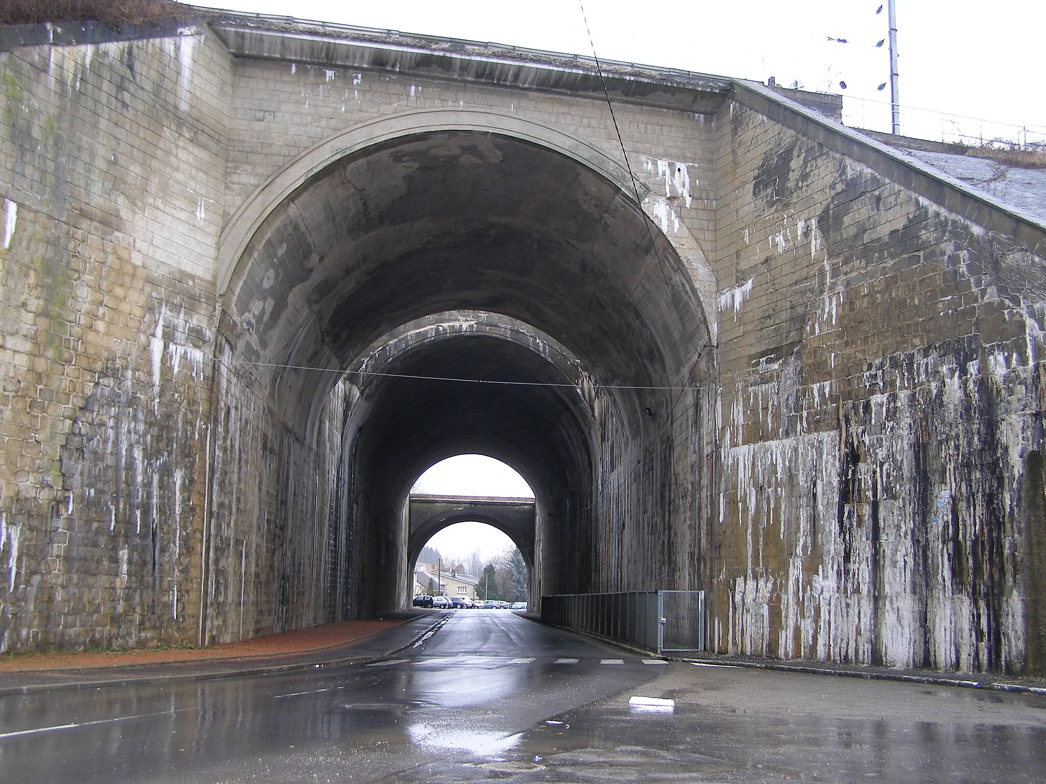 Photo showing: Pont sous la voie ferrée.