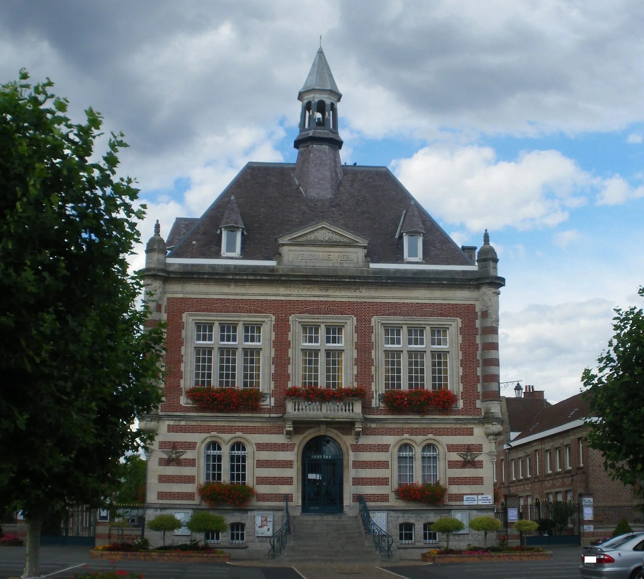 Photo showing: Vue de l'hôtel de ville de Vendin-le-Vieil.