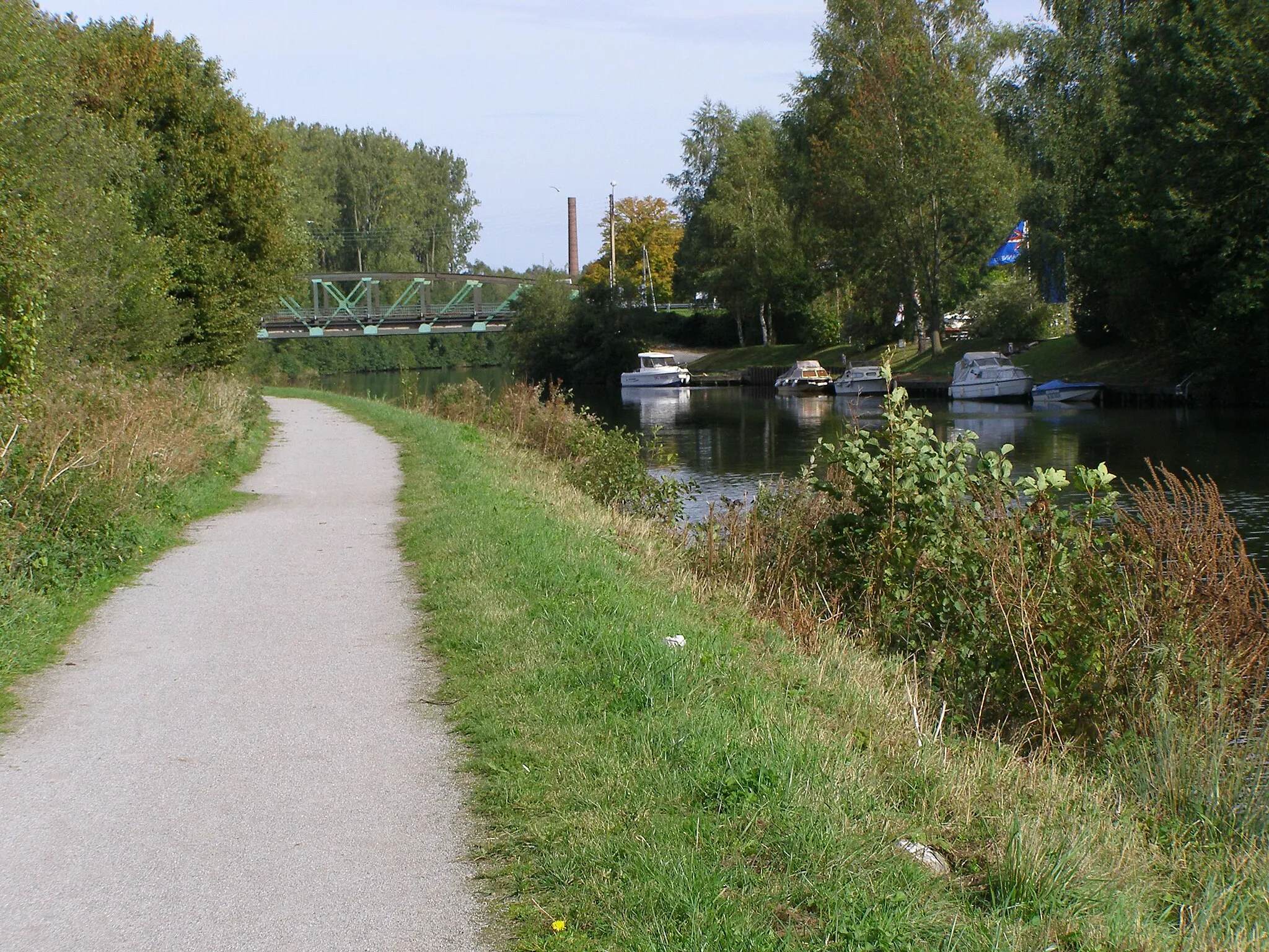 Photo showing: Embarcadère et pont sur la Sambre.