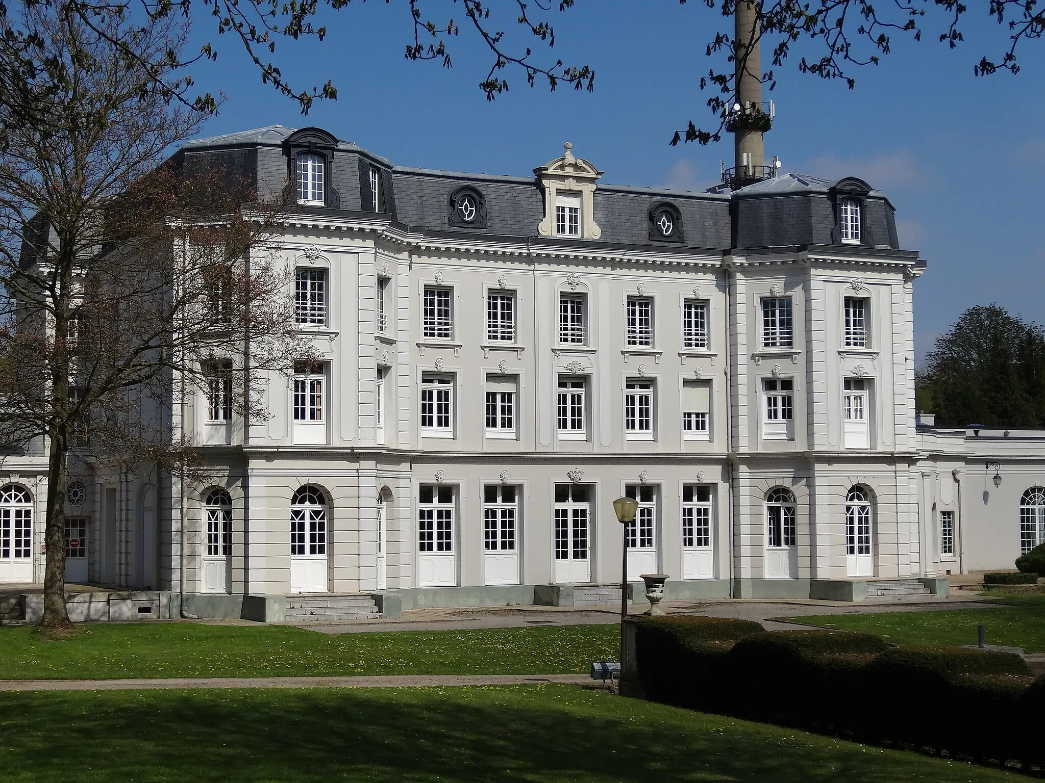 Photo showing: This building is inscrit au titre des monuments historiques de la France. It is indexed in the base Mérimée, a database of architectural heritage maintained by the French Ministry of Culture, under the reference PA62000097 .