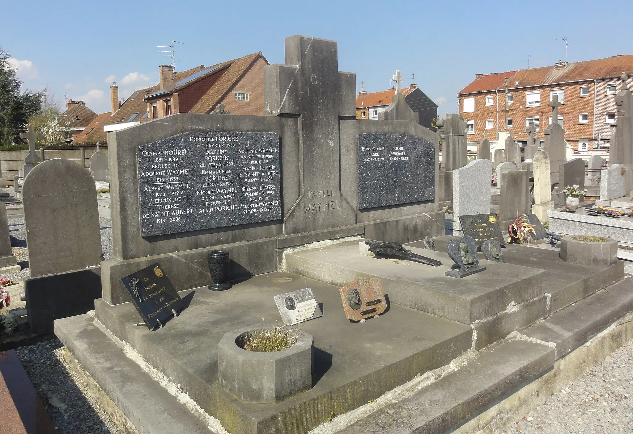 Photo showing: Depicted place: Cimetière de Cuincy

Grave of Q62626589