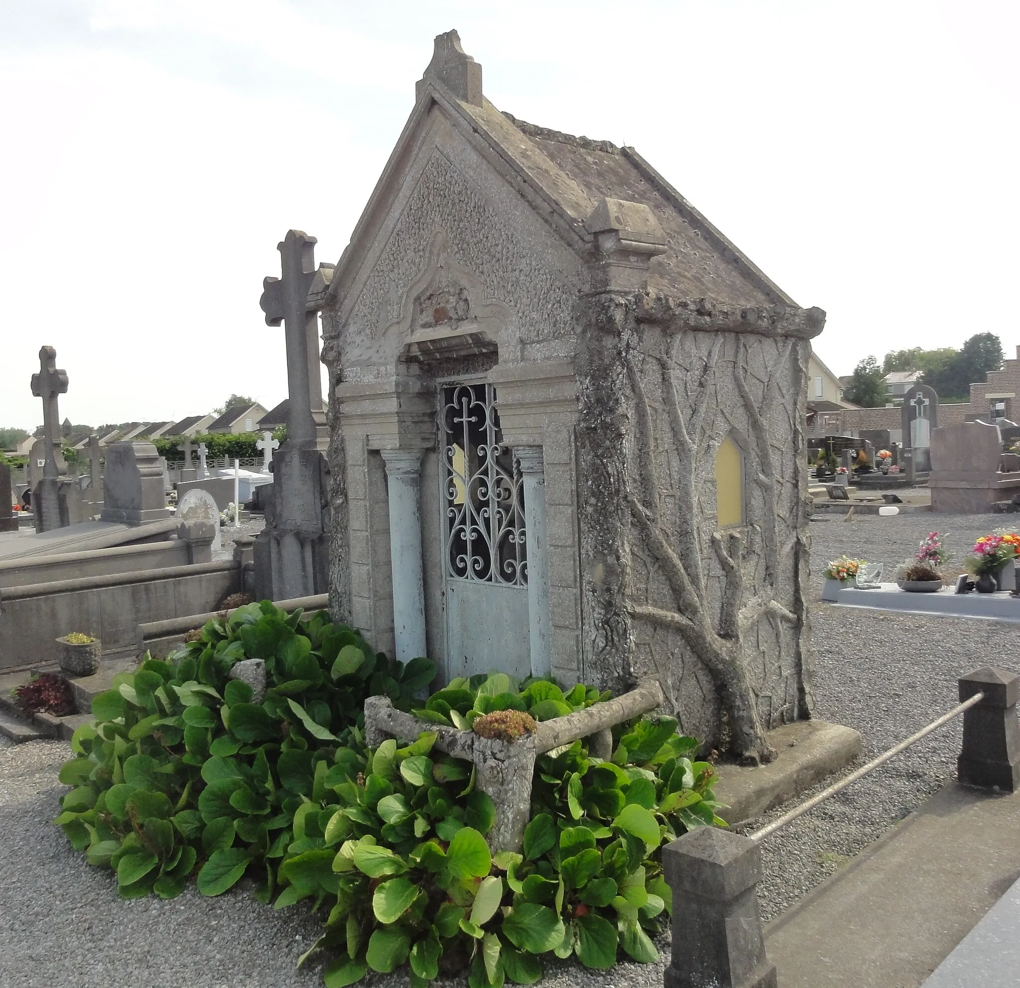 Photo showing: Depicted place: Roeulx Communal Cemetery