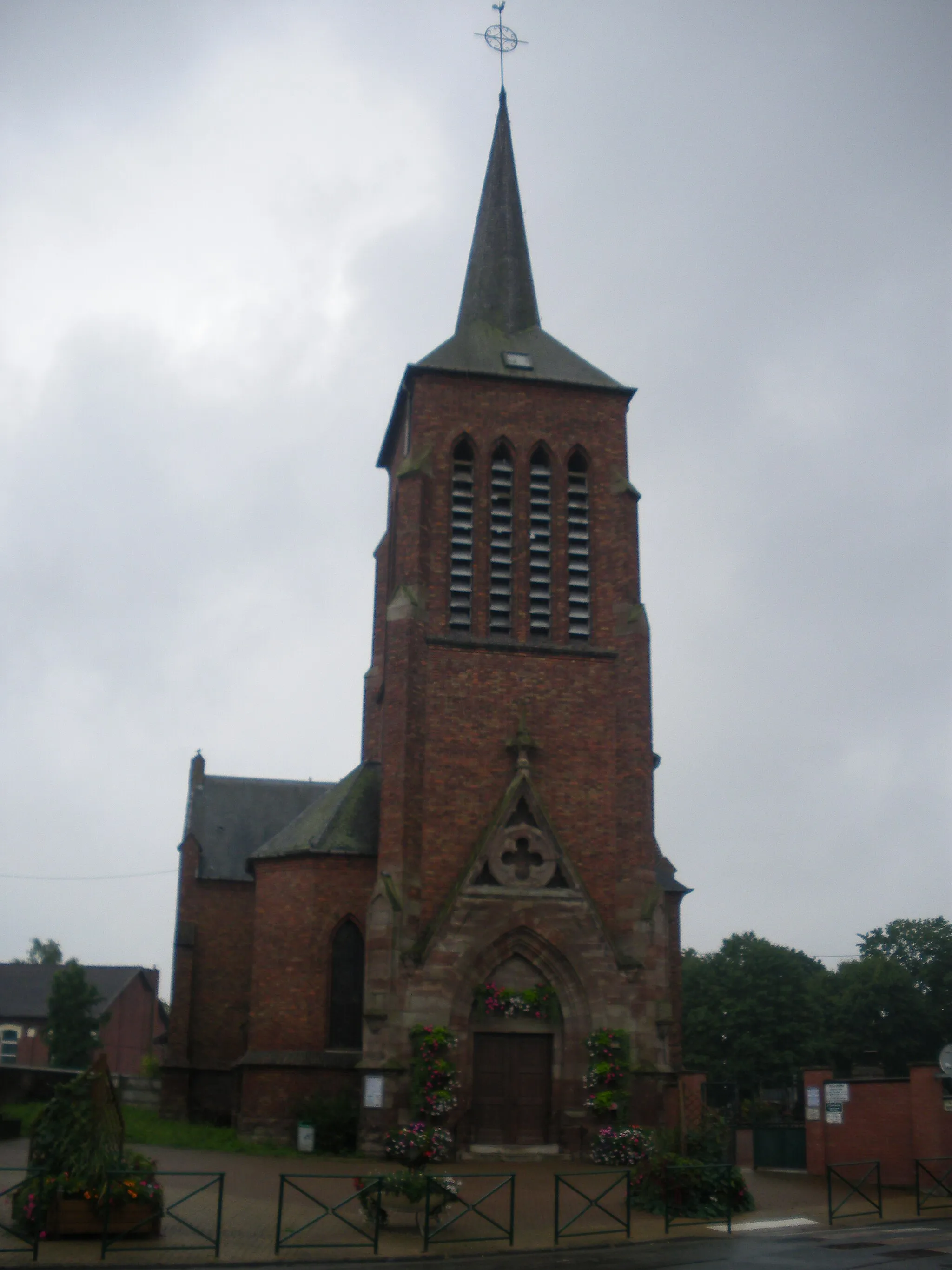 Photo showing: View of the church of Meurchin.