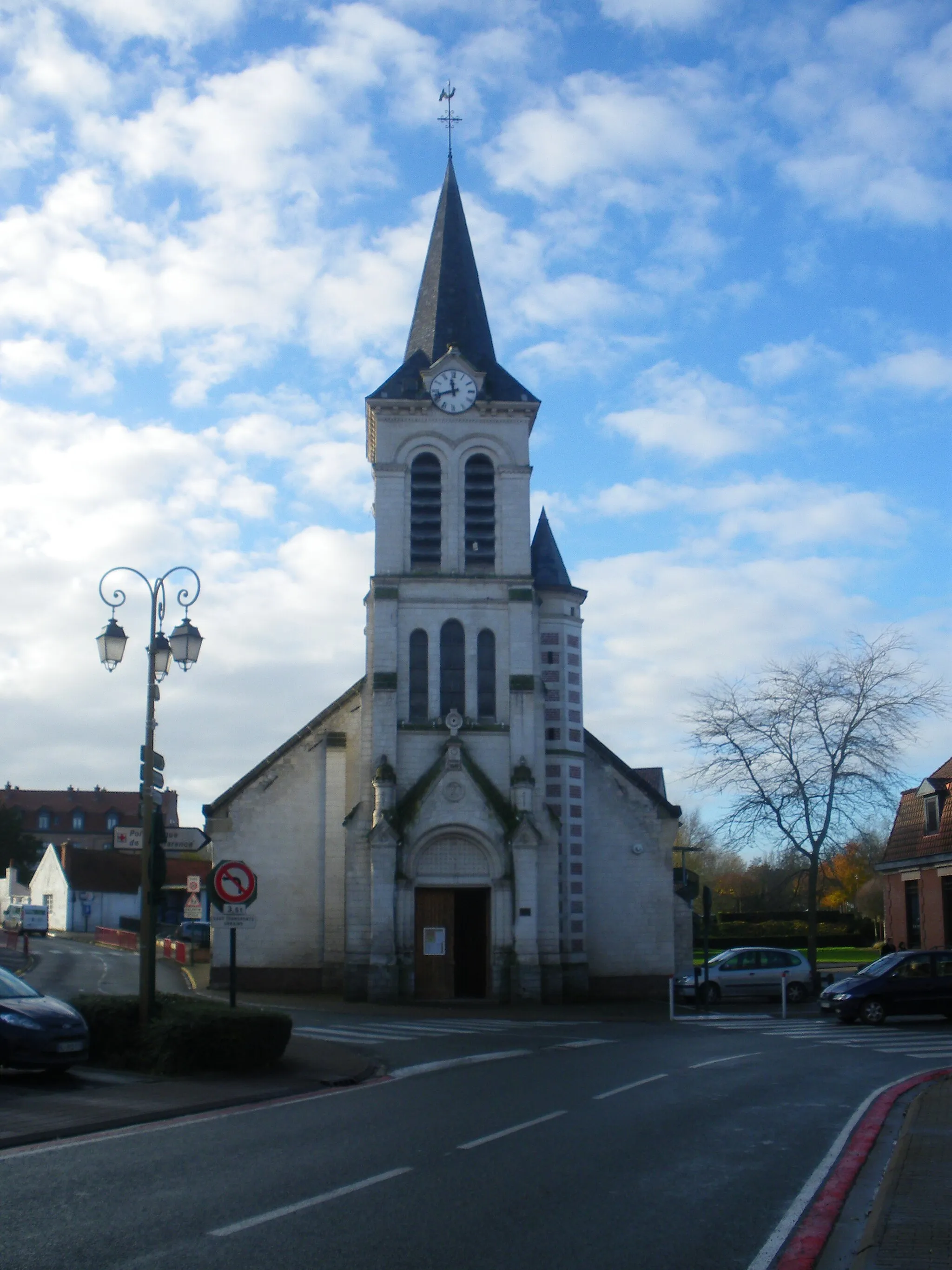 Photo showing: Vue de l'église Saint-Martin de Divion.