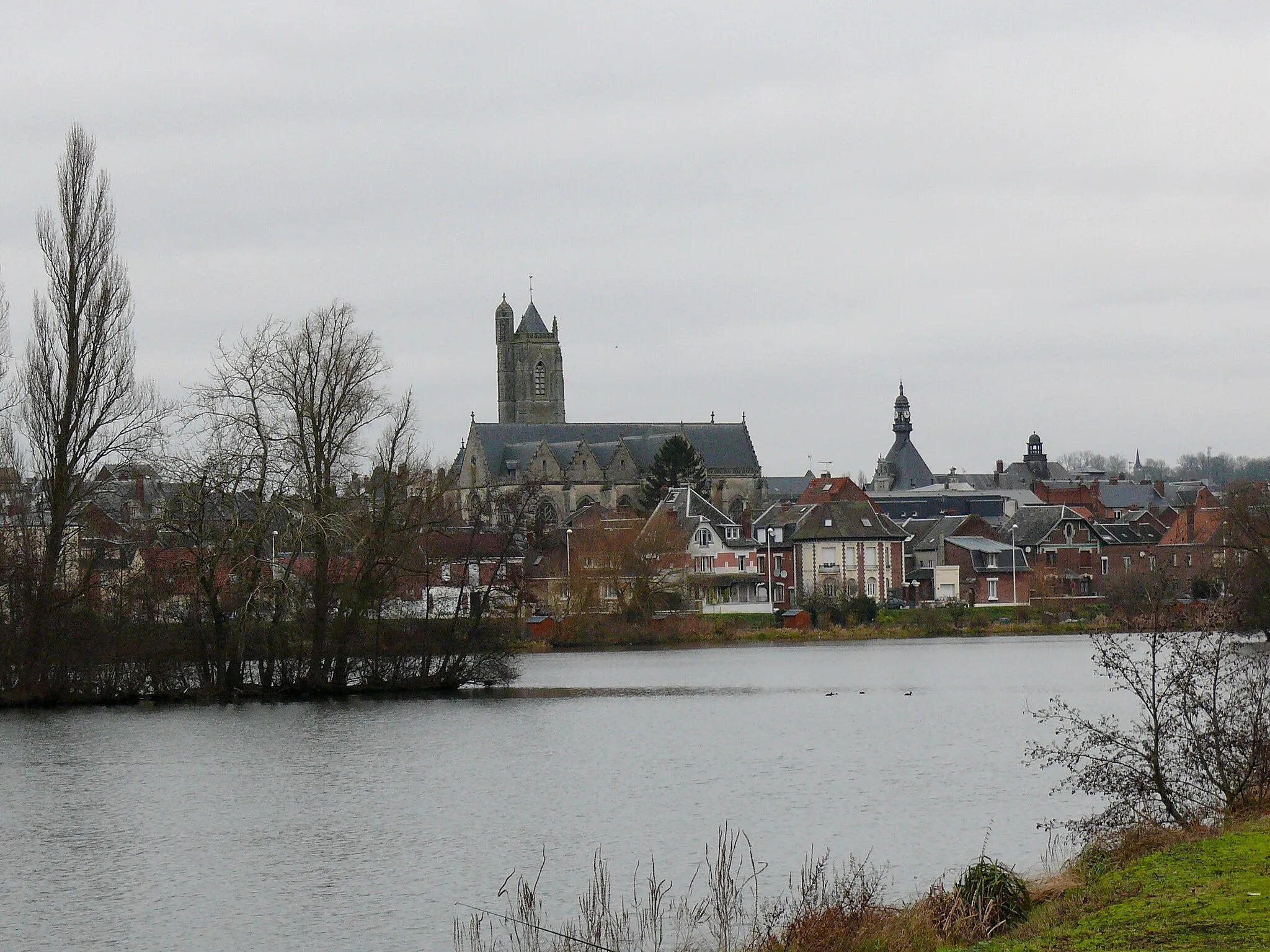 Photo showing: Péronne et les marais de la Somme, vus depuis la plate-forme de l'ancienne Ligne de Saint-Just-en-Chaussée à Douai