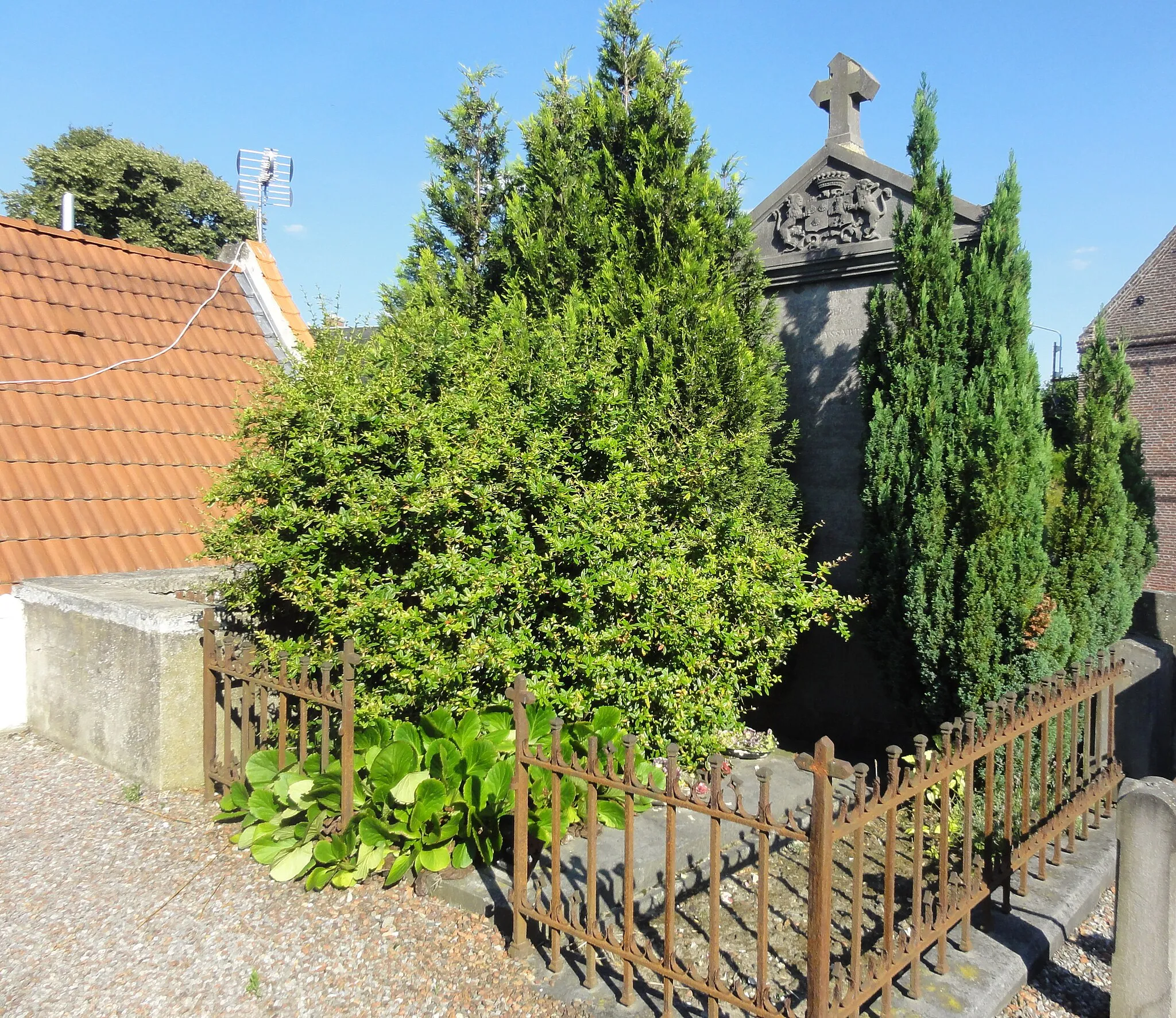 Photo showing: Depicted place: Cimetière de l'église Saint-Nicolas de Montigny-en-Ostrevent

Grave of Q61676437
