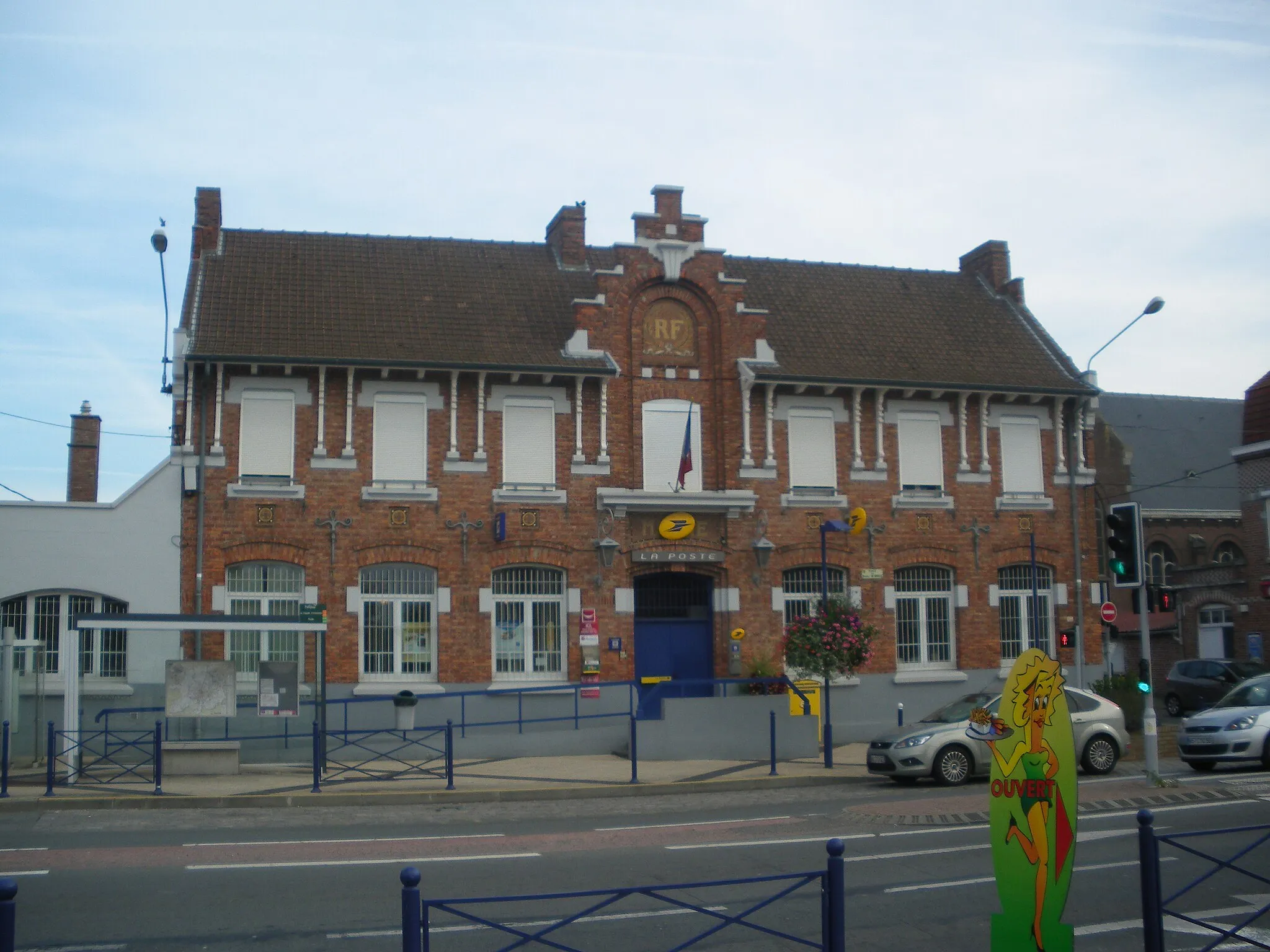 Photo showing: Ancienne mairie de La Chapelle-d'Armentières, devenue la Poste.