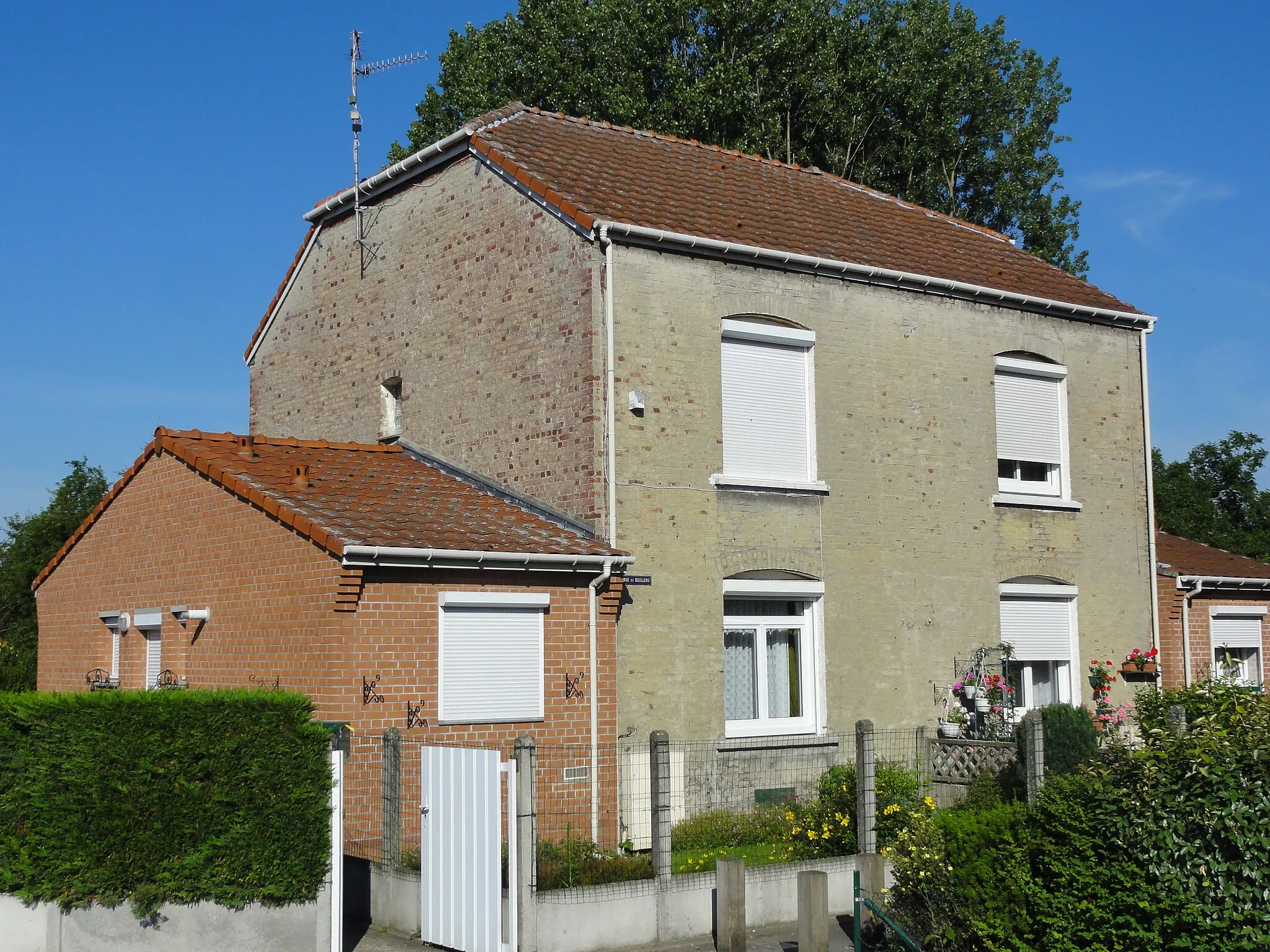 Photo showing: Cités de la Fosse n° 10 de la Compagnie des mines de l'Escarpelle, Leforest, Pas-de-Calais, Nord-Pas-de-Calais, France.