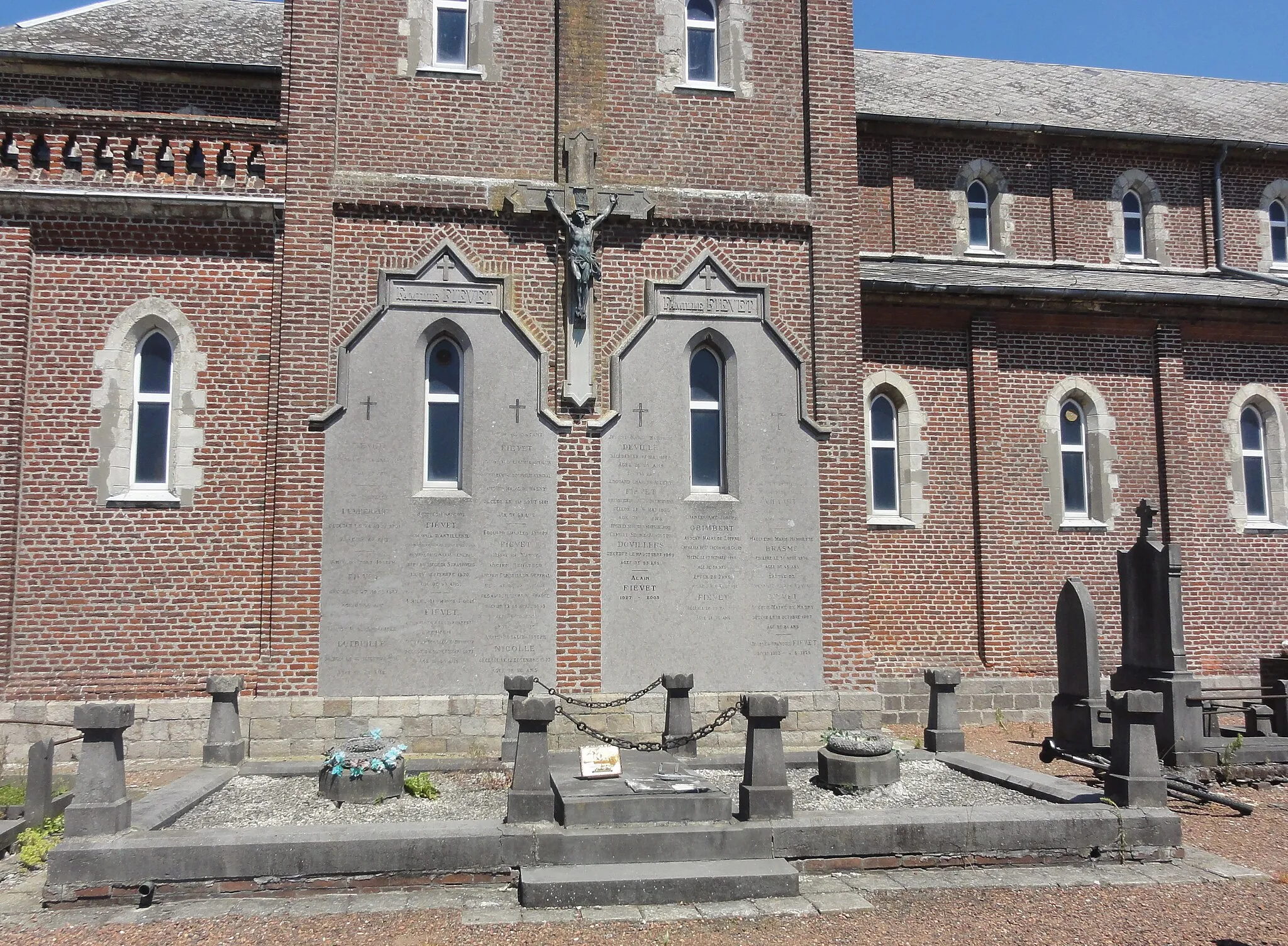 Photo showing: Depicted place: Masny Churchyard