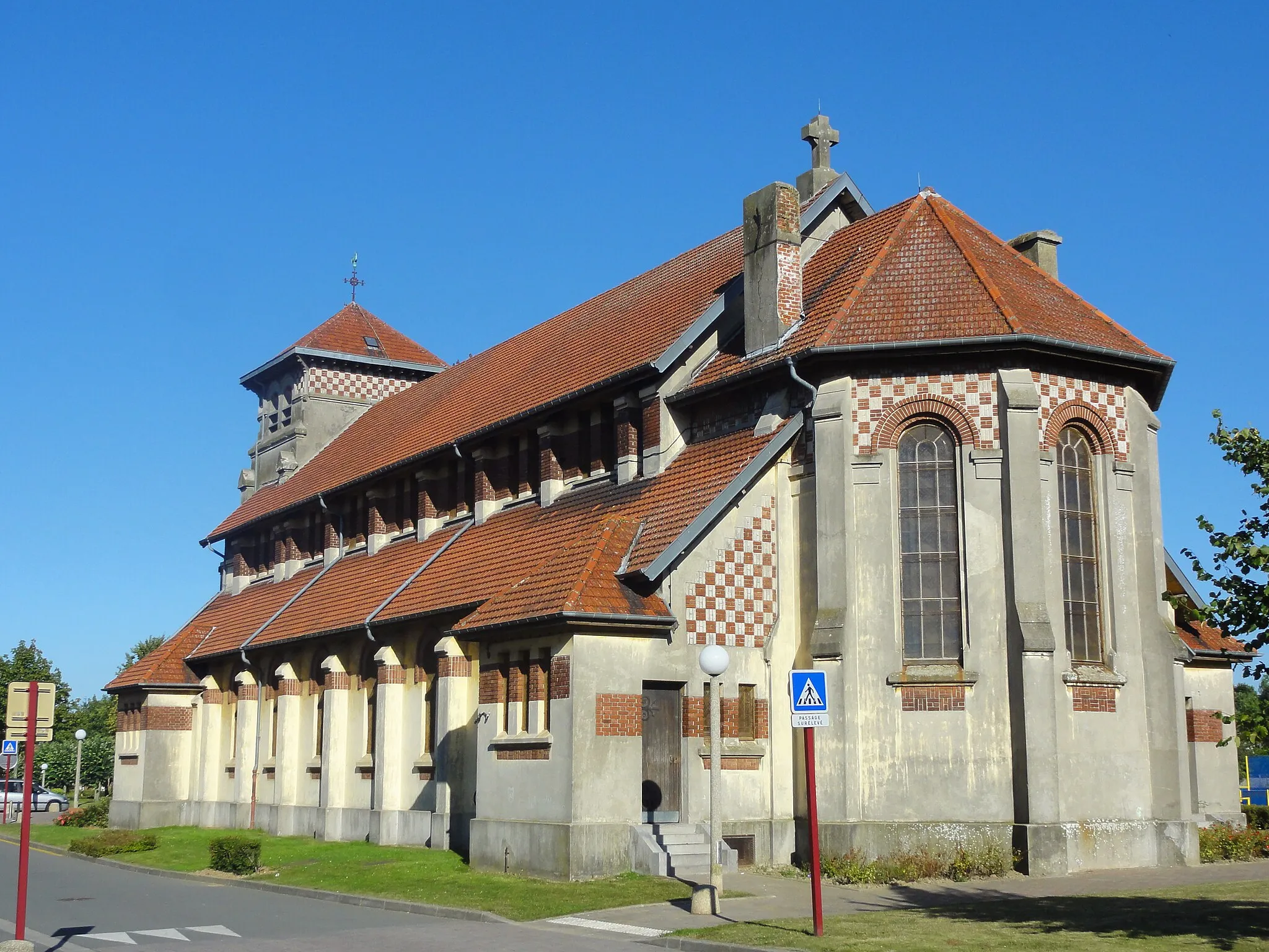 Photo showing: Église Sainte-Marguerite des cités de la fosse n° 10 - 10 bis de la Compagnie des mines de Béthune, Sains-en-Gohelle, Pas-de-Calais, Nord-Pas-de-Calais, France.
