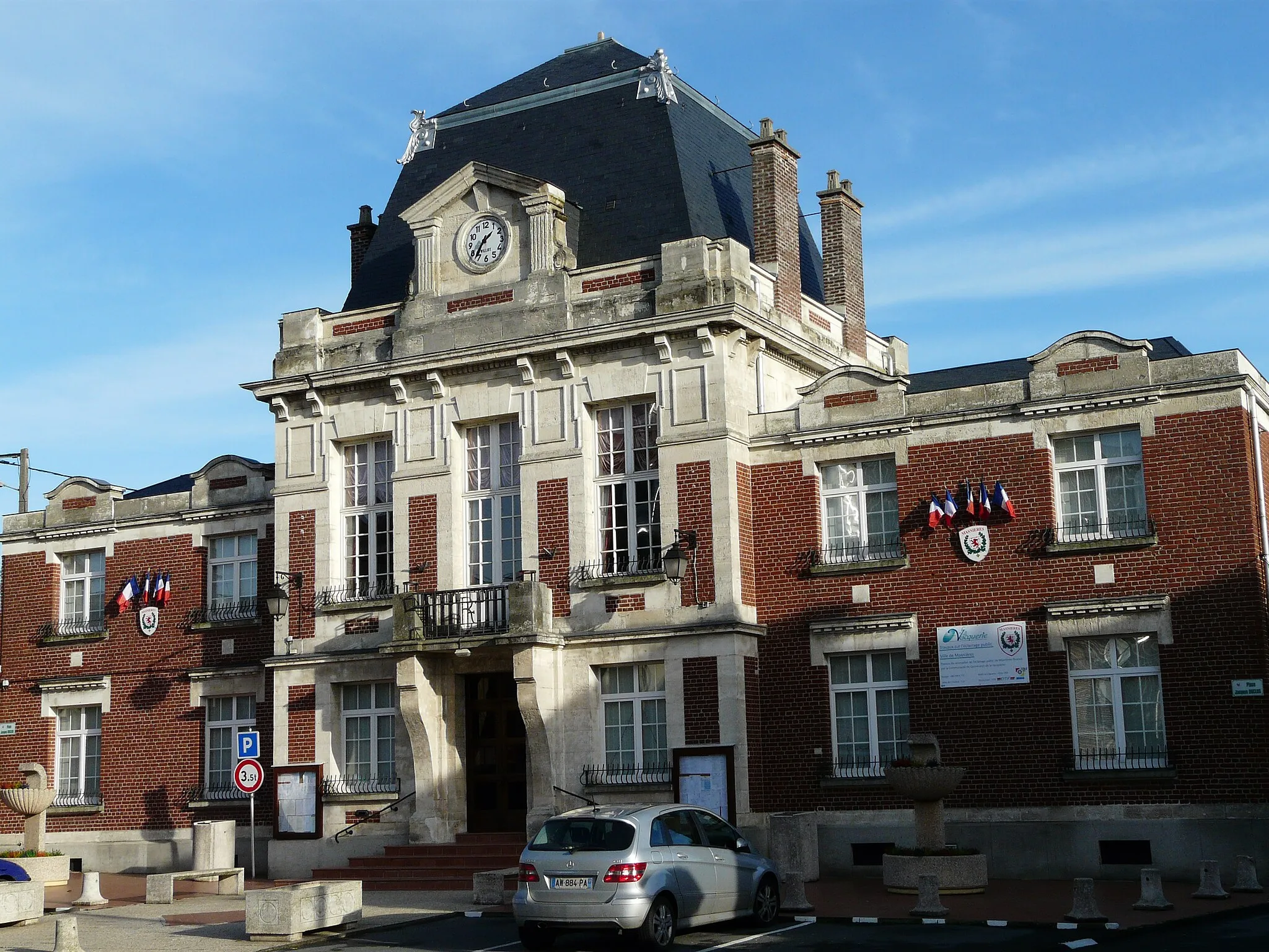 Photo showing: La mairie de Masnières