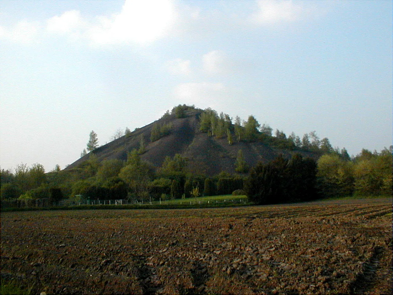 Photo showing: Terril Saint Charles à Dour le long de la rue du terrain de footbal rue Moranfayt