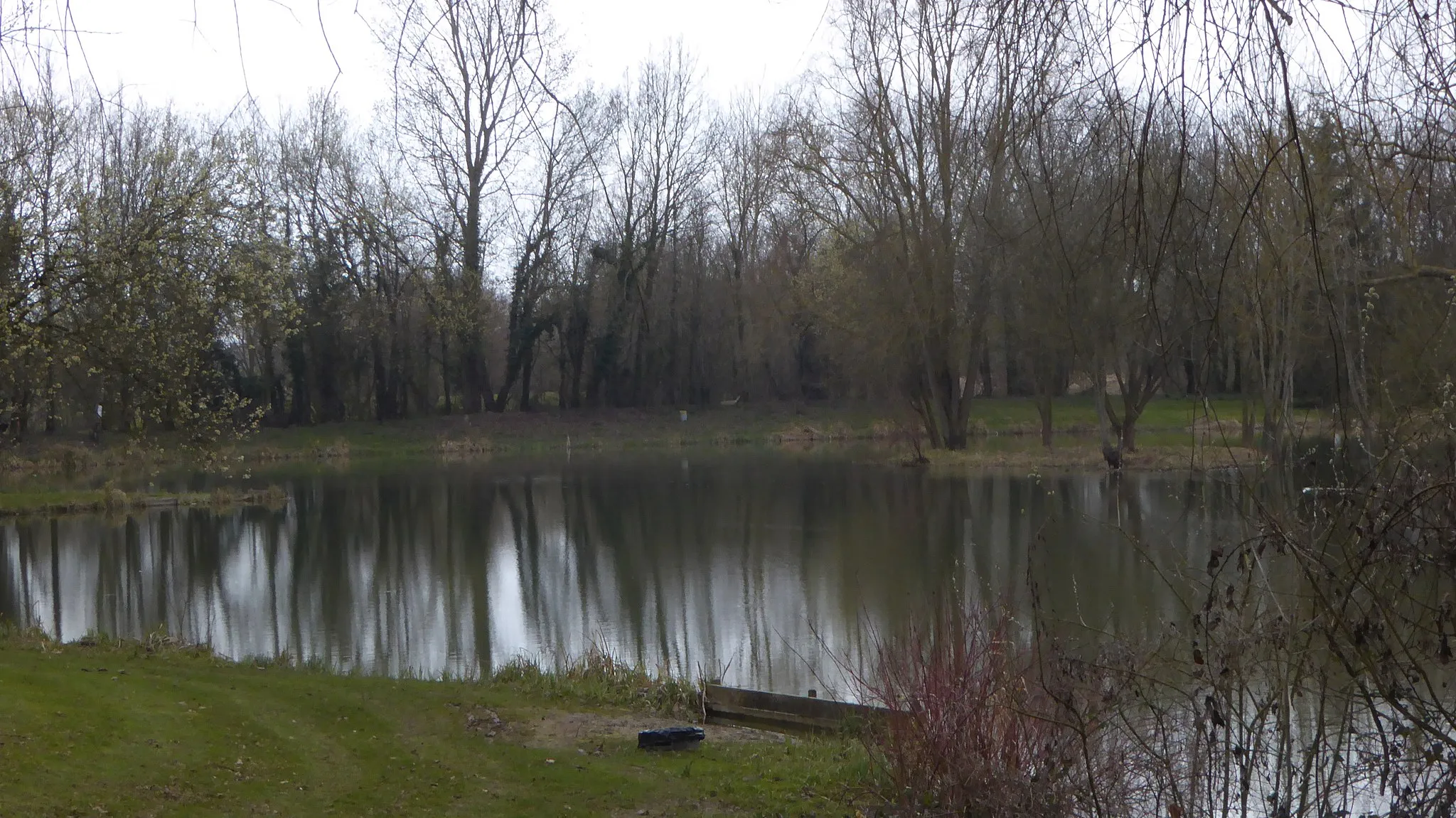 Photo showing: l'étang des « sept fontaines » Herlies Nord Nord-Pas-de-Calais-Picardie France.