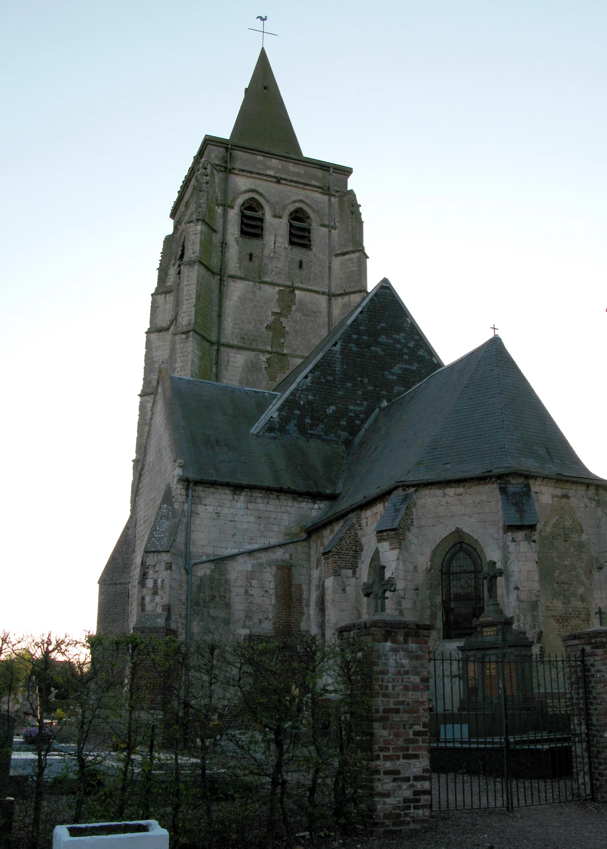 Photo showing: Valhuon (Pas-de-Calais, France) -
L'église.
.