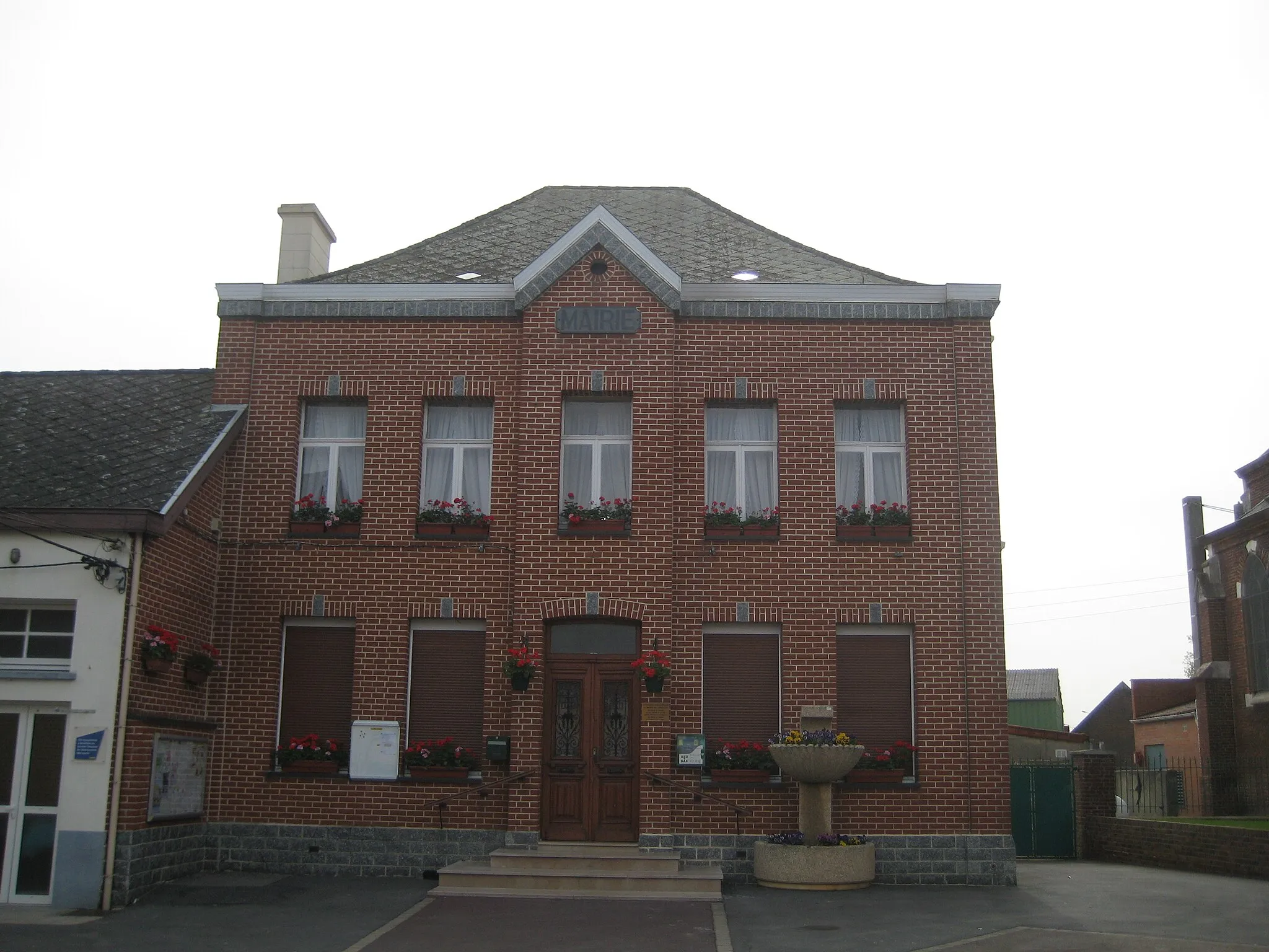 Photo showing: Town hall of Thivencelle, Nord, France