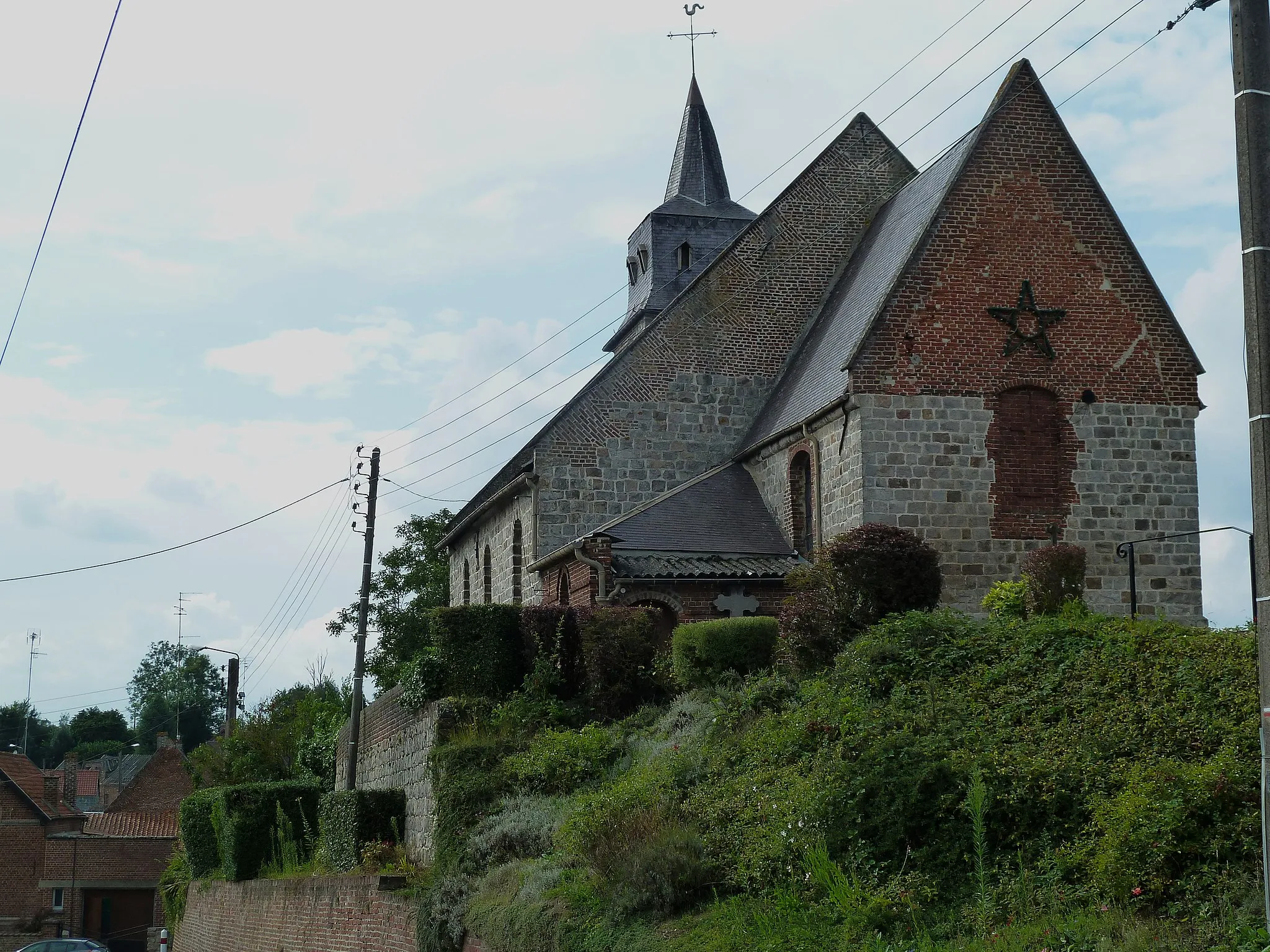 Photo showing: Chevet de l'église Saint-Quentin Sommaing Nord.- France.