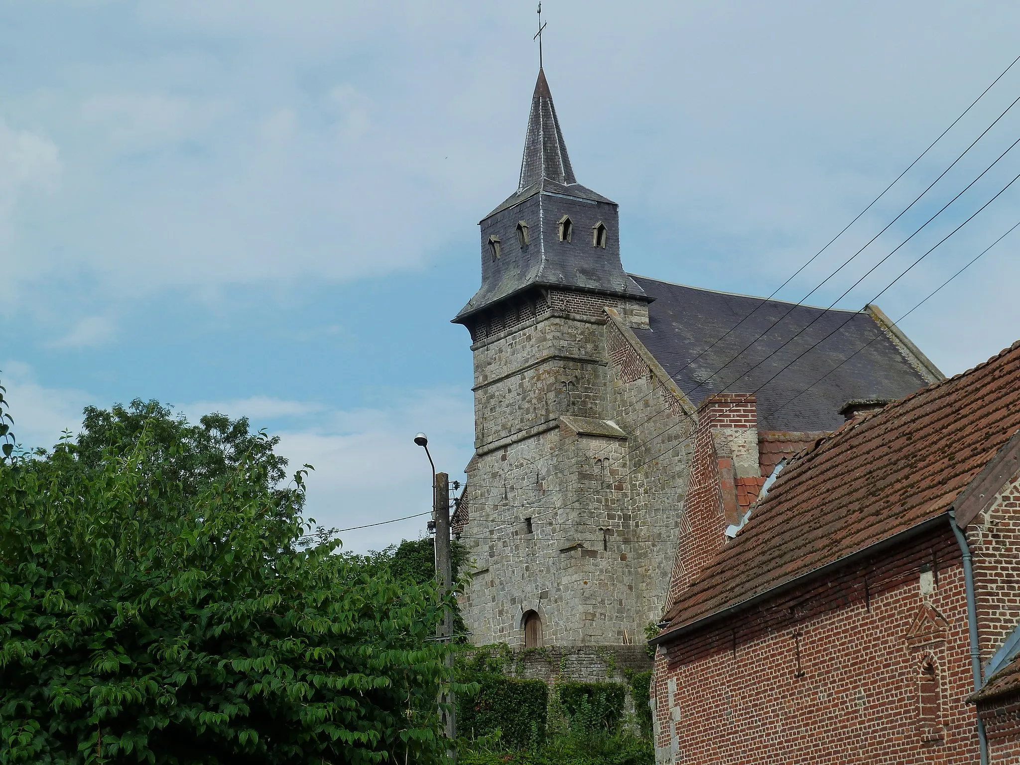 Photo showing: Façade de l'église Saint-Quentin Sommaing Nord.- France.