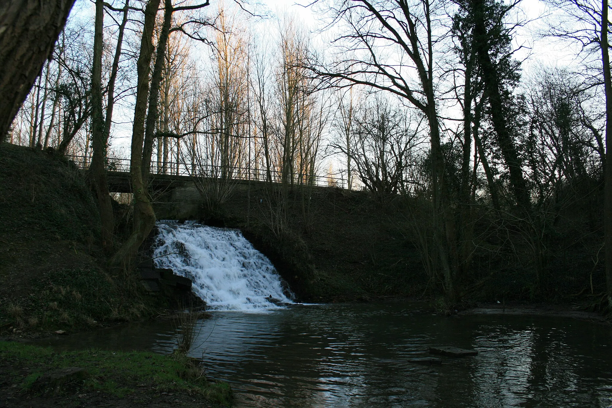 Photo showing: Cascade de WARGNIES LE PETIT, lieu-dit de QUELIPONT
passage de la rivière AUNELLE