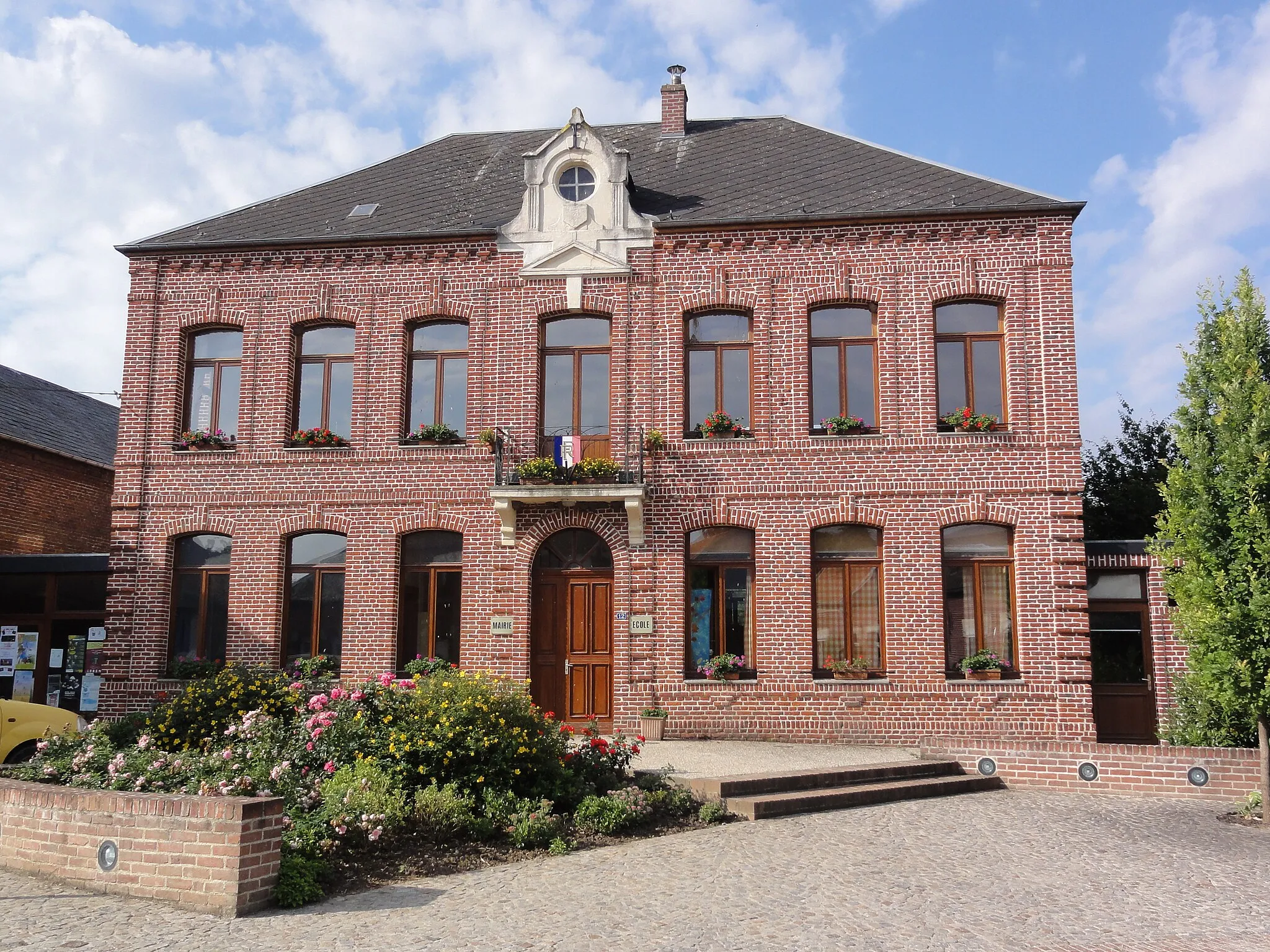 Photo showing: Ghissignies (Nord, Fr) mairie-école.