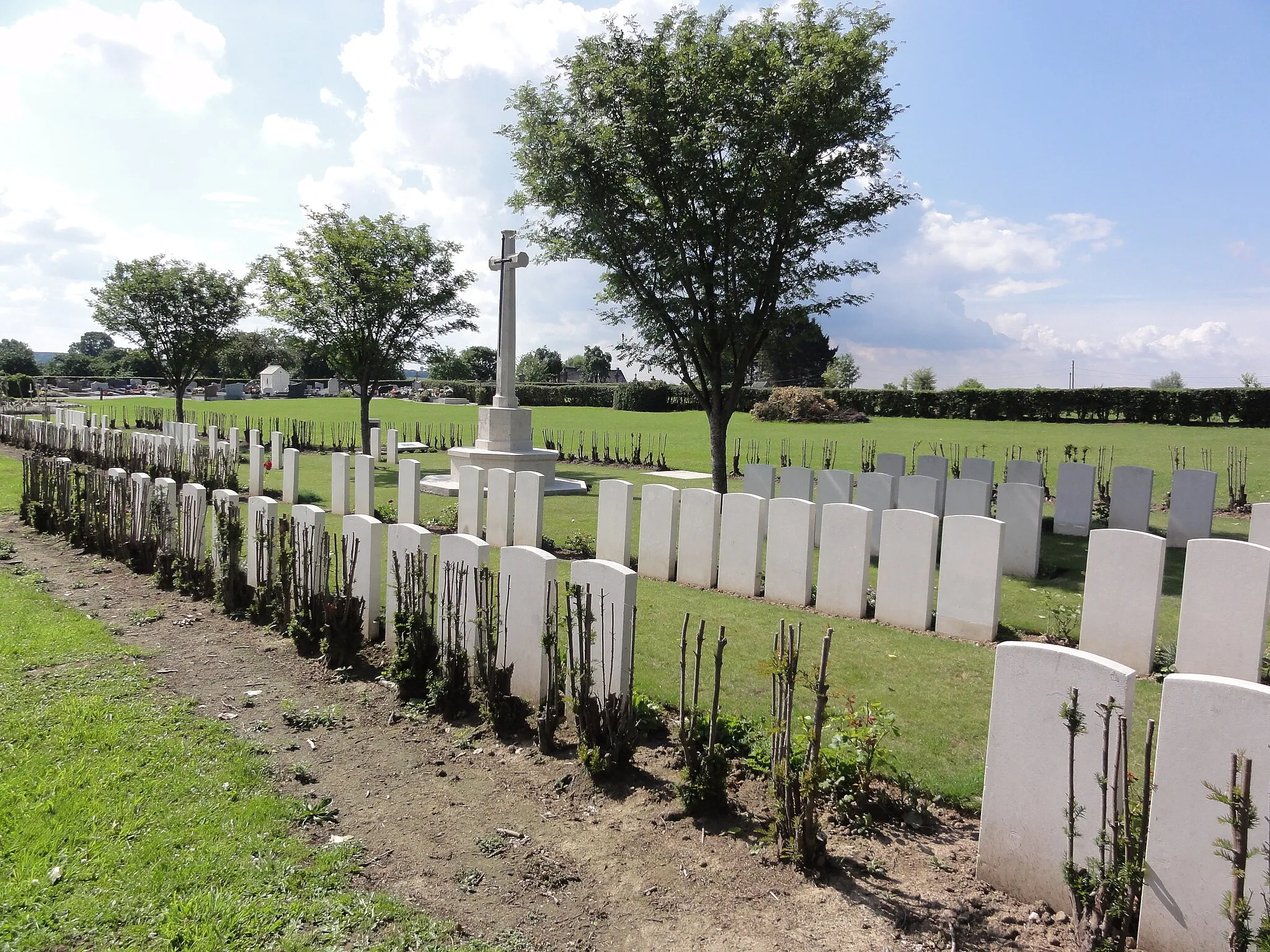 Photo showing: Forest-en-Cambrésis (Nord, Fr) cimetière, tombes de guerre CWGC